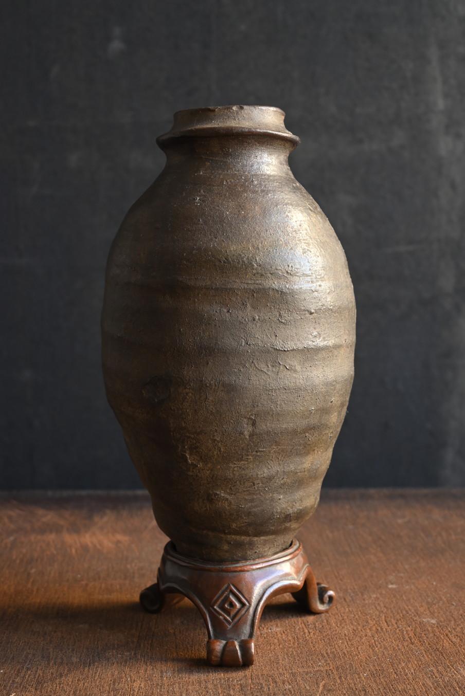 Sud-asiatique Très ancienne petite jarre en poterie de Chine / 13e au 17e siècle / Vase excavé en vente