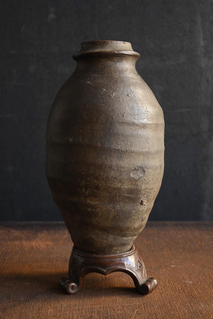 Non vernissé Très ancienne petite jarre en poterie de Chine / 13e au 17e siècle / Vase excavé en vente