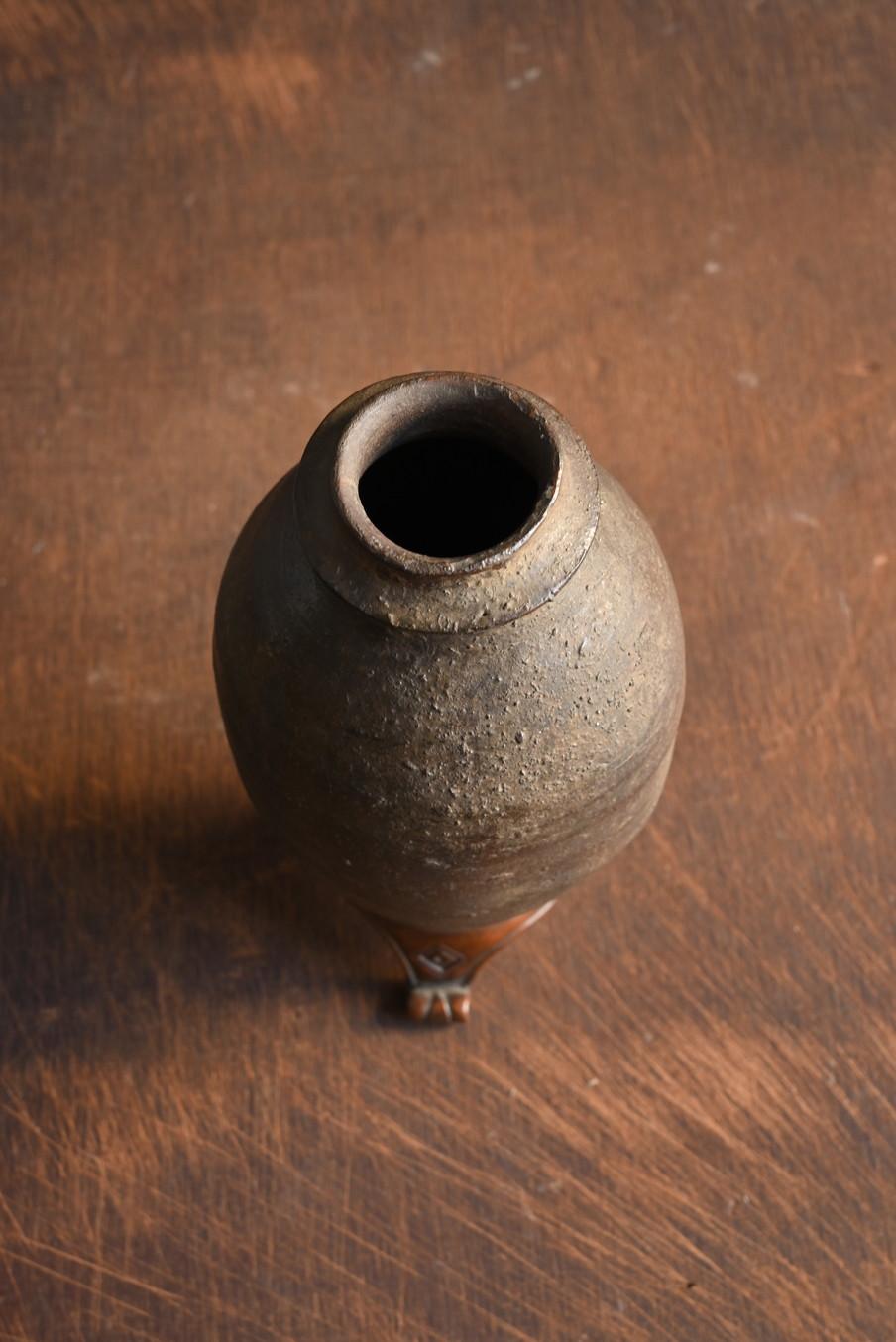 XVIIIe siècle et antérieur Très ancienne petite jarre en poterie de Chine / 13e au 17e siècle / Vase excavé en vente