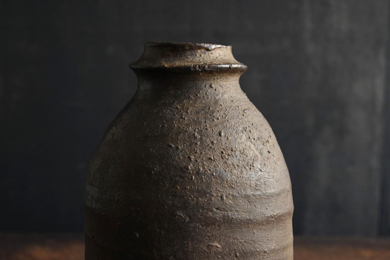 Poteries Très ancienne petite jarre en poterie de Chine / 13e au 17e siècle / Vase excavé en vente