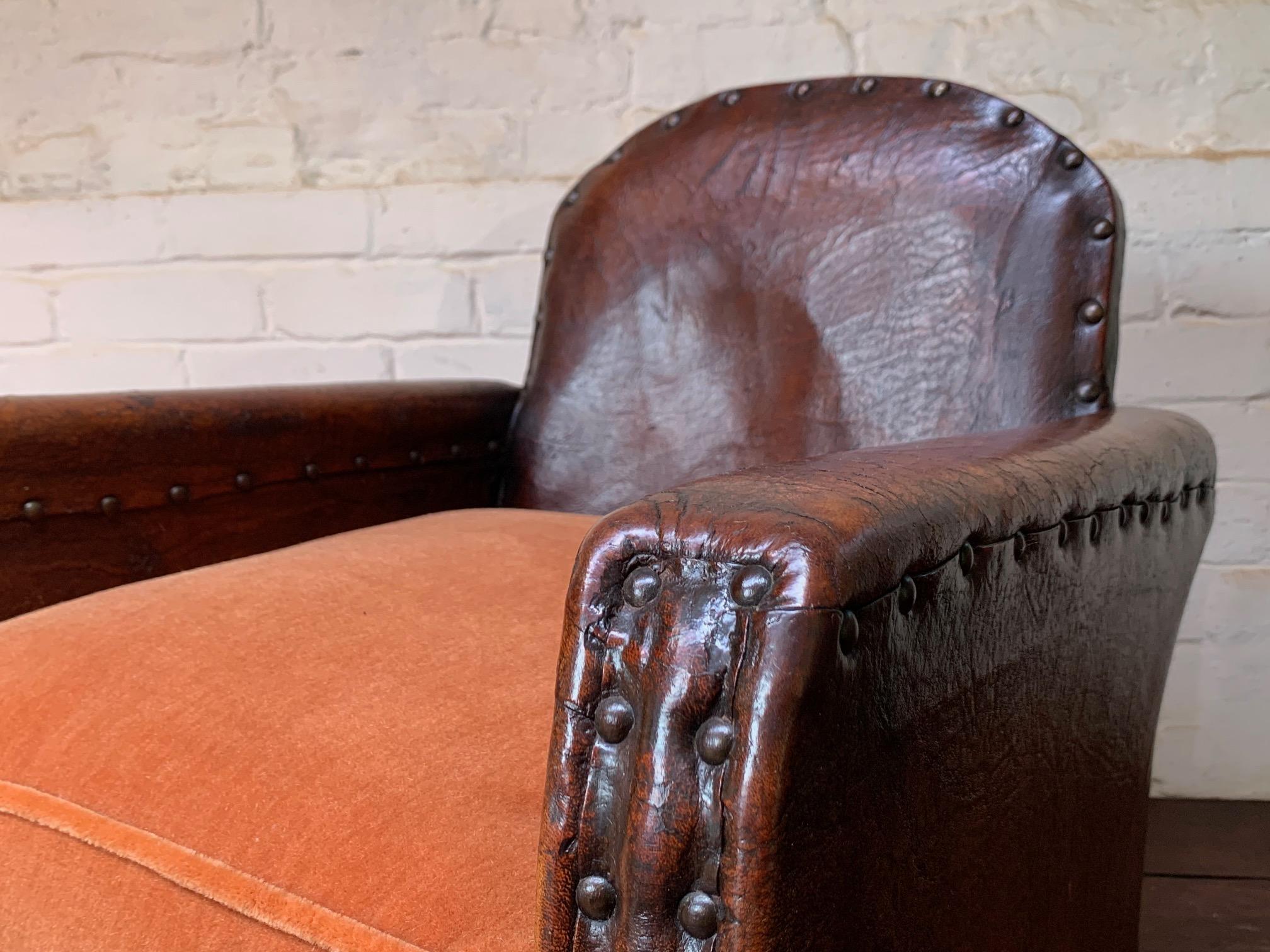 A Very Pretty French Leather Club Chair, Normandy Model circa 1910 In Good Condition In Hastings, GB