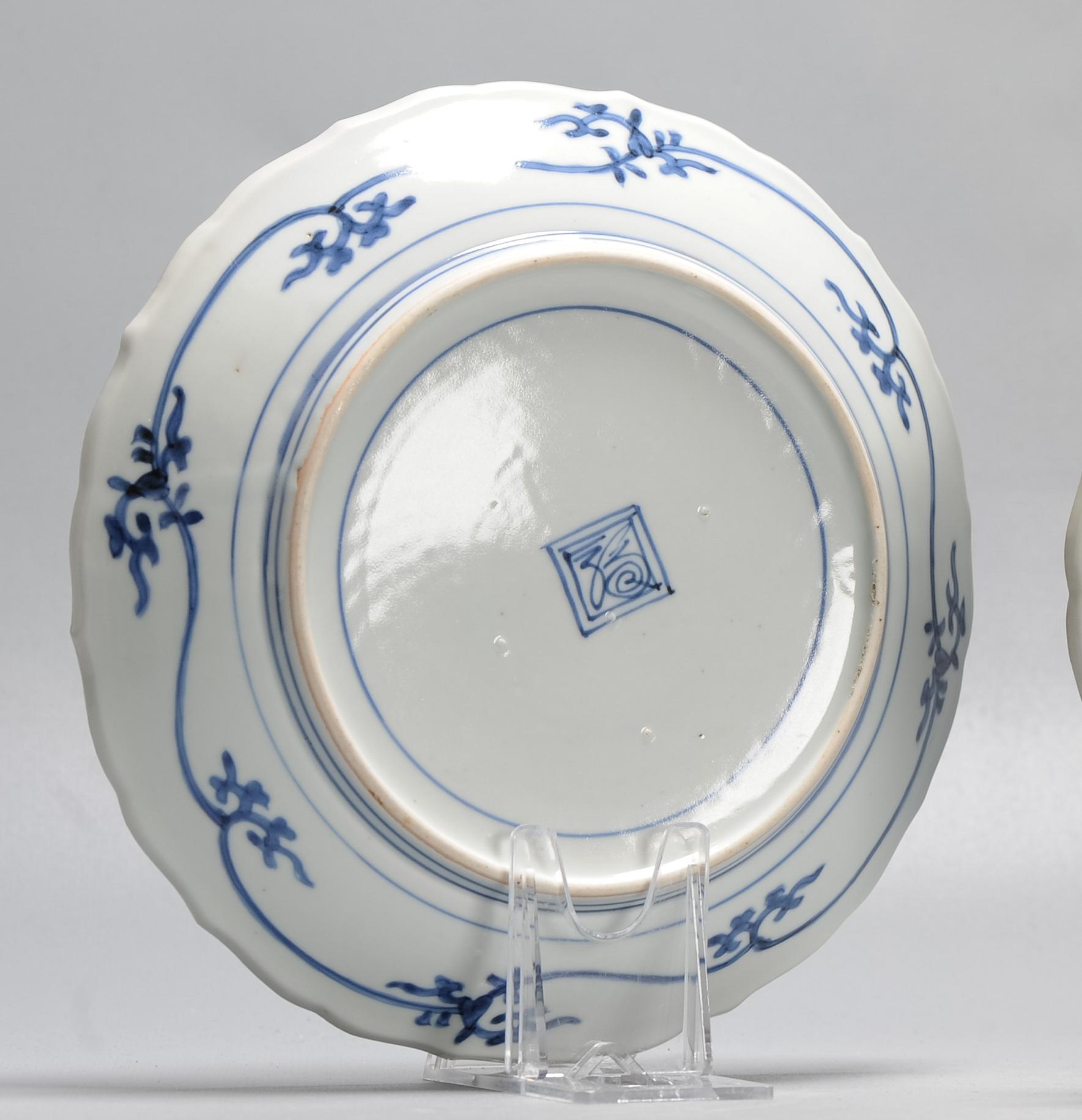A very rare 17C Edo period Kakiemon Dish Porcelain Fuku Mark Dish Blue and White In Good Condition For Sale In Amsterdam, Noord Holland