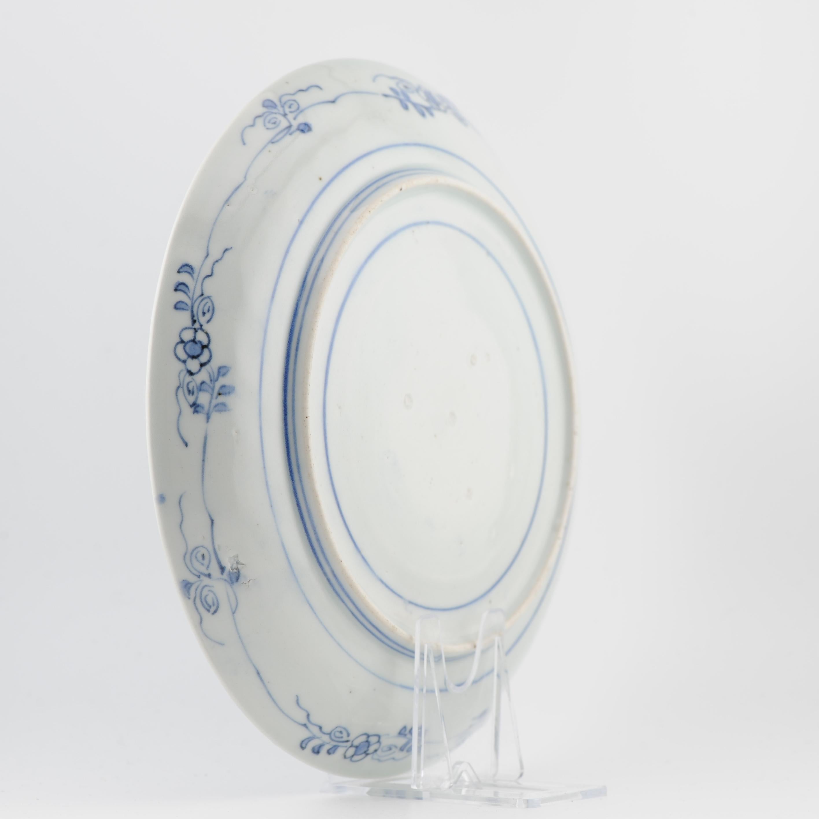 Rarísimo Plato de hojas de porcelana Ko-Kutani / Ko-Imari del periodo Edo de 17C, azul y blanco. Porcelana en venta