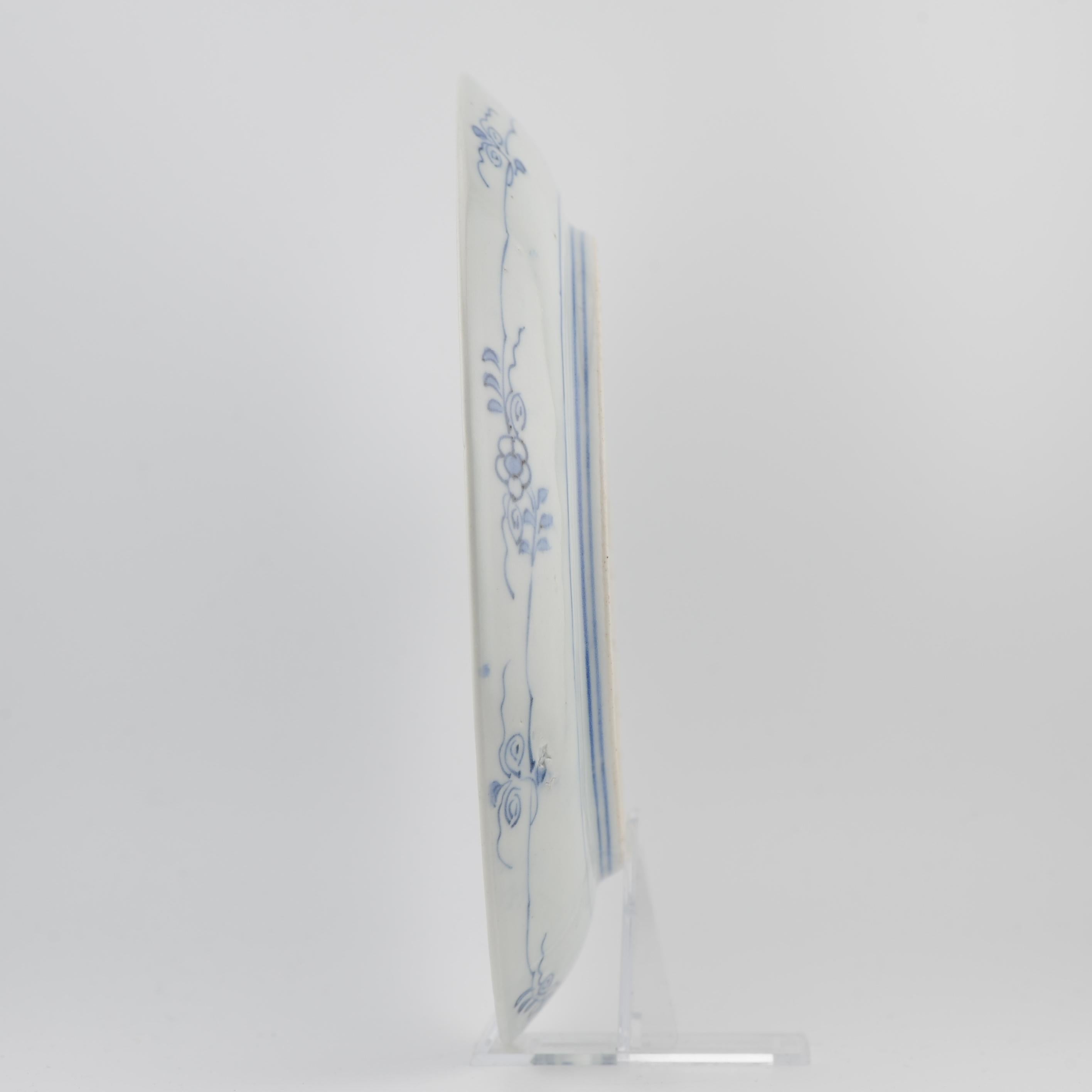 Rarísimo Plato de hojas de porcelana Ko-Kutani / Ko-Imari del periodo Edo de 17C, azul y blanco. en venta 3