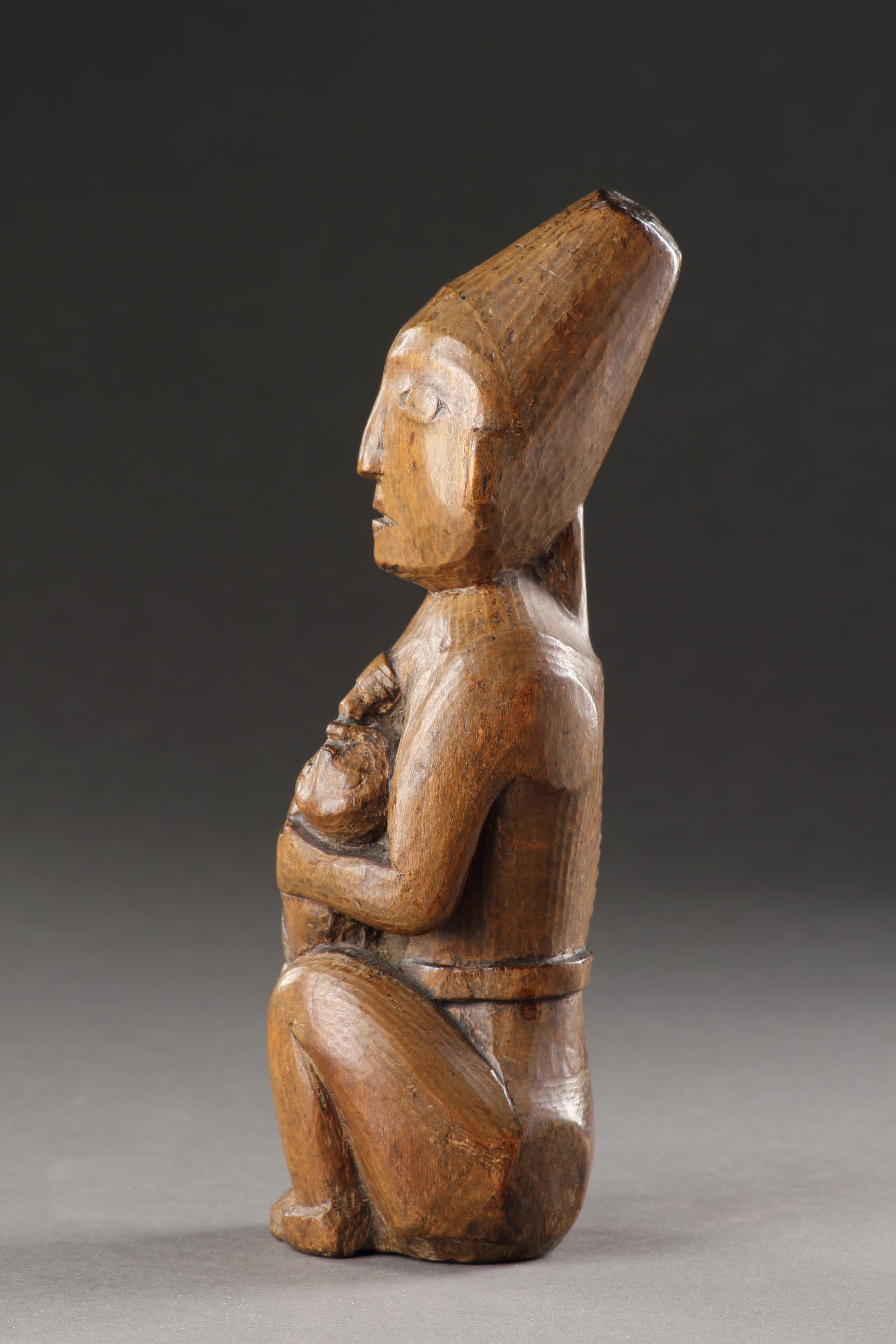 A Very Rare and Early Northwest Coast Maternity Figure In Good Condition For Sale In London, GB