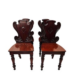 Ein sehr seltenes und schönes irisches Set von vier A. Hall-Stühlen aus dem 19.