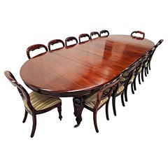  A Very Rare and Fine Irish 19th Century Dining Table in the Manner of Strahan