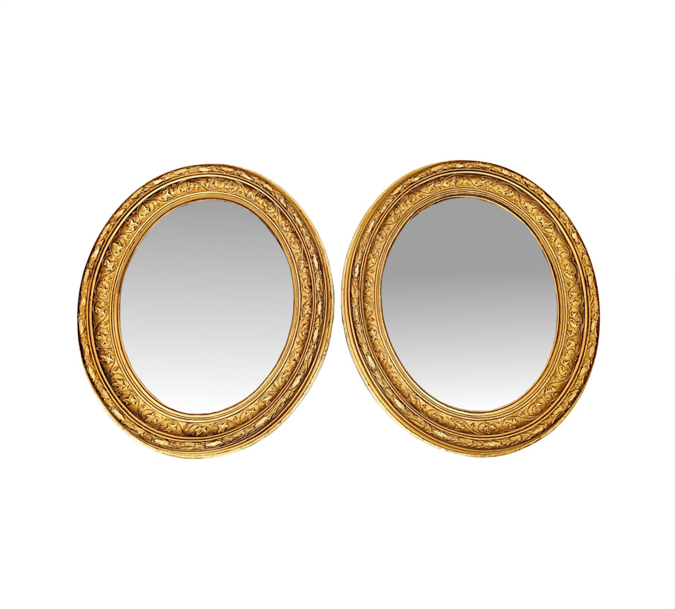 Anglais Très rare et belle paire de miroirs en bois doré du 19e siècle en vente