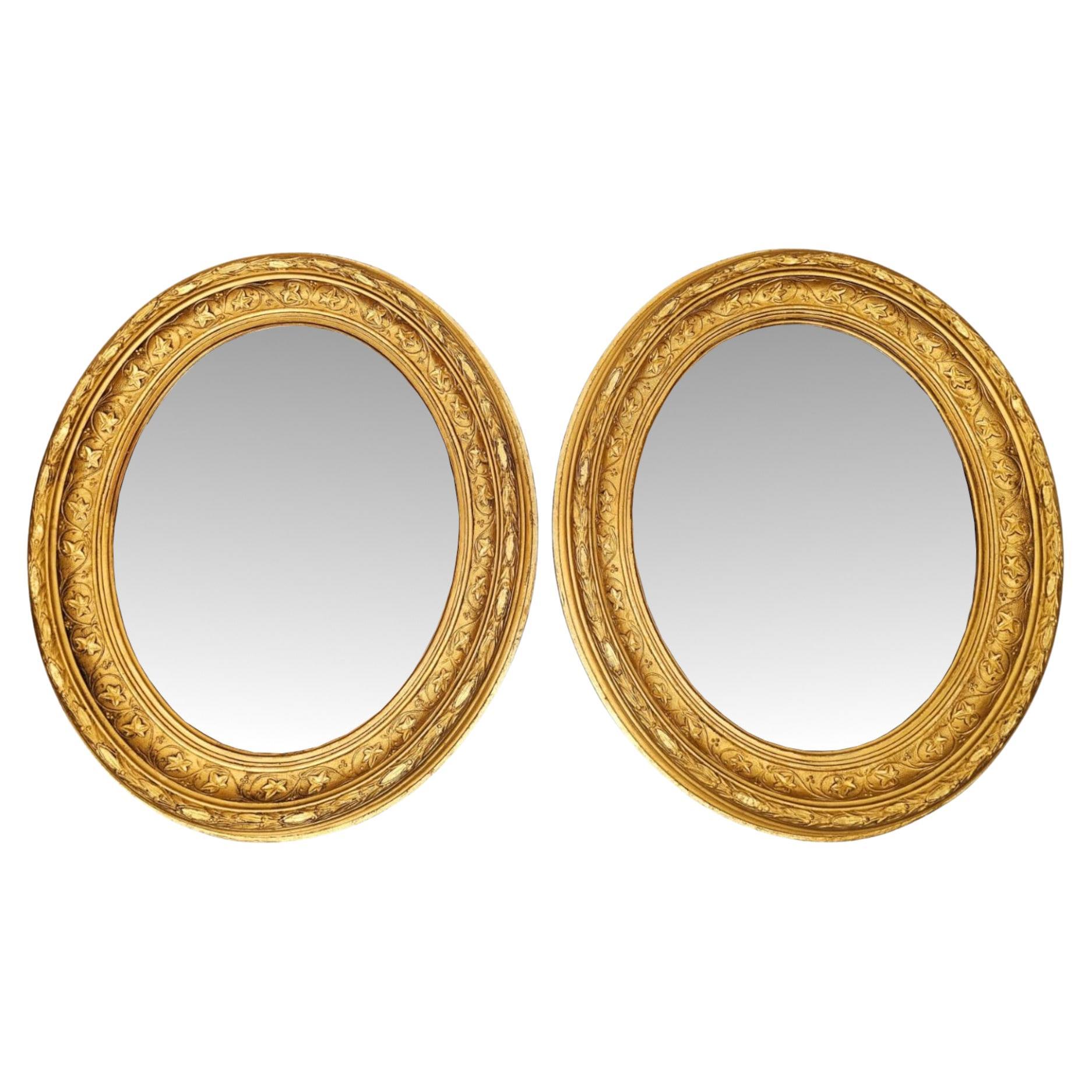 Très rare et belle paire de miroirs en bois doré du 19e siècle en vente
