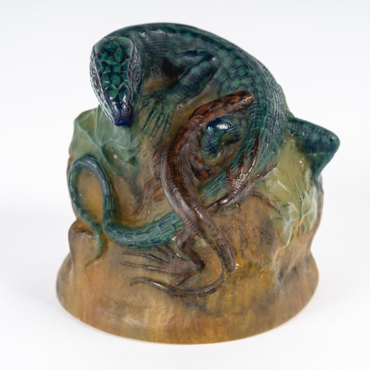 Amalric Walter (1870-1959) Glass maker & Henri Bergé (1870-1937) Sculptor
“Lizards”
Rare and important Pâte-de-Verre Paperweight with two lizards in high-relief
and round-hump decoration.
The largest green and navy blue treated reptile, the smallest