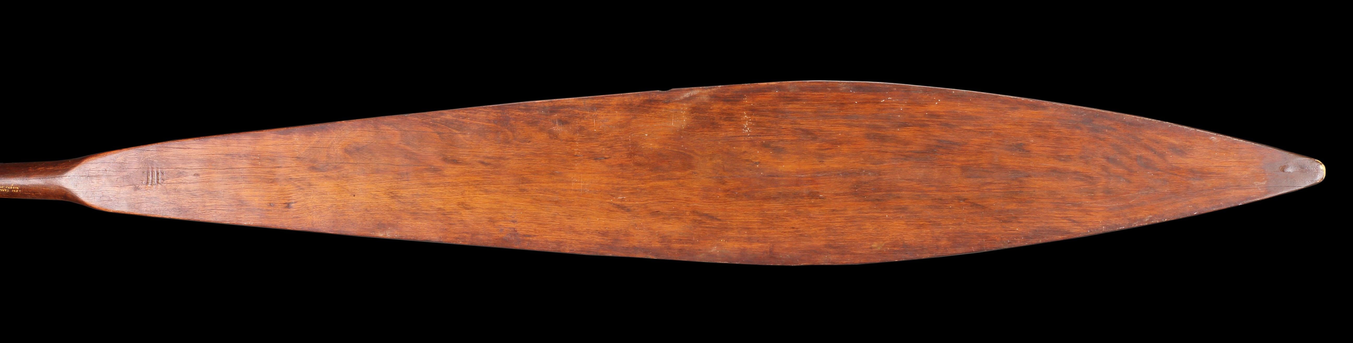A Very Rare Long Maori Paddle ‘Hoe’  In Good Condition For Sale In London, GB