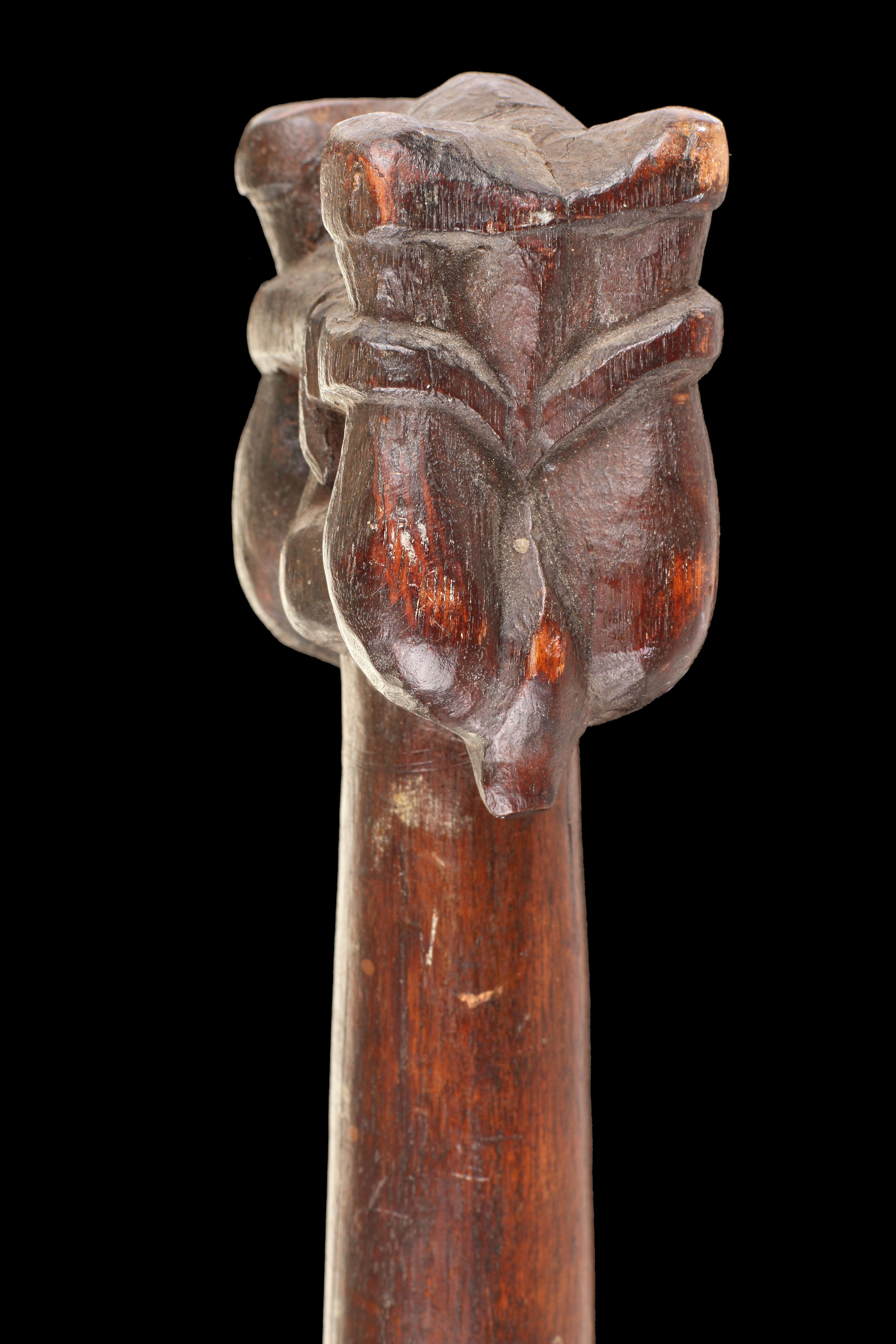 Wood A Very Rare Long Maori Paddle ‘Hoe’  For Sale