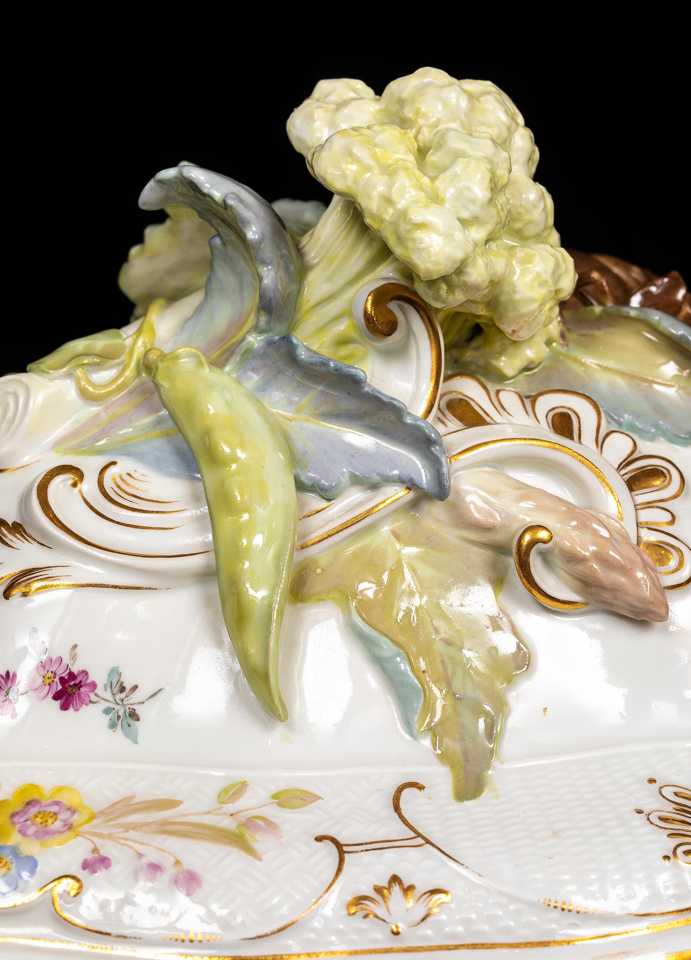 A Very Rare Meissen Porcelain Tureen and Cover with Vegetable and Lobster Top For Sale 4