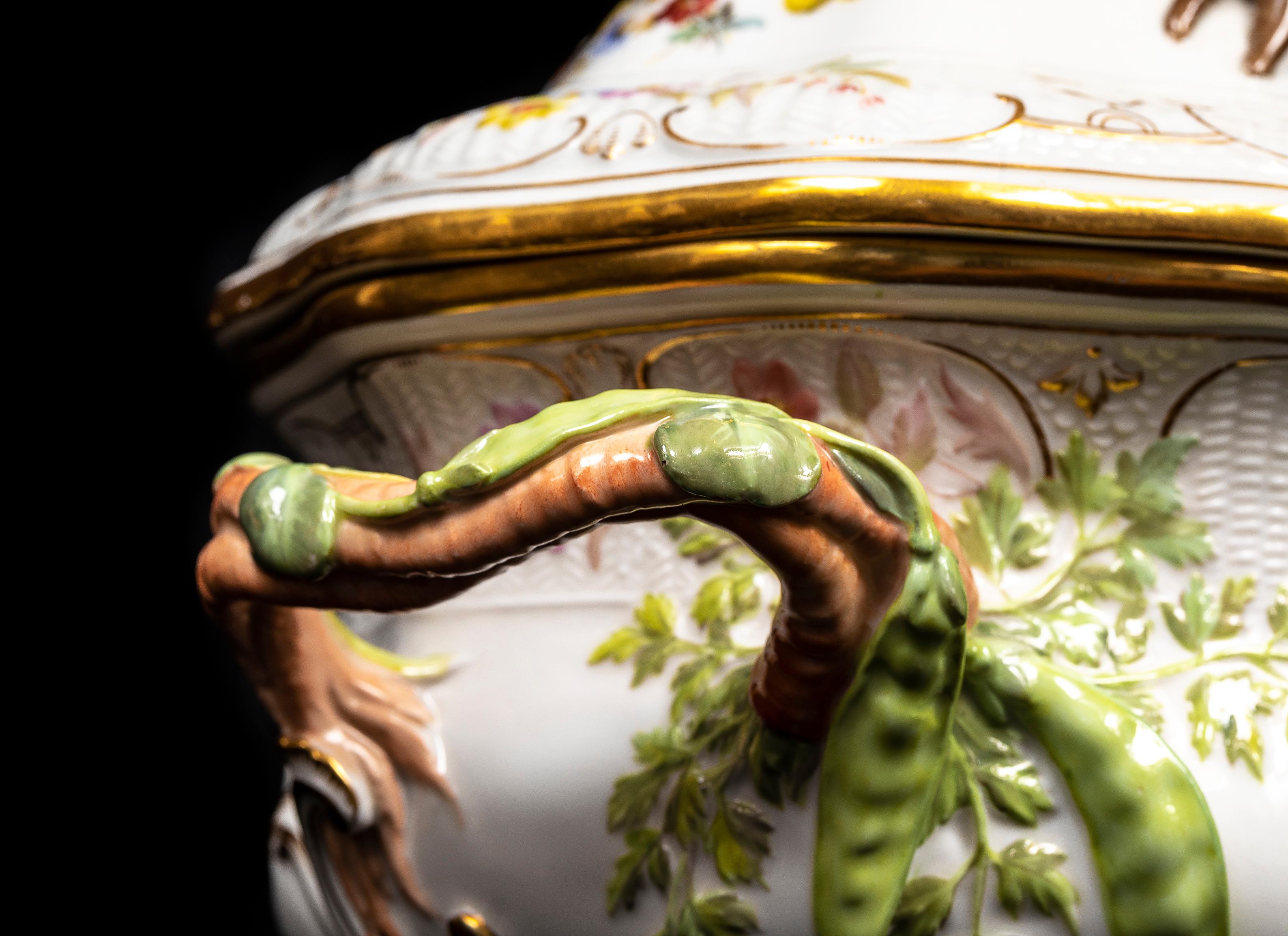 A Very Rare Meissen Porcelain Tureen and Cover with Vegetable and Lobster Top For Sale 8