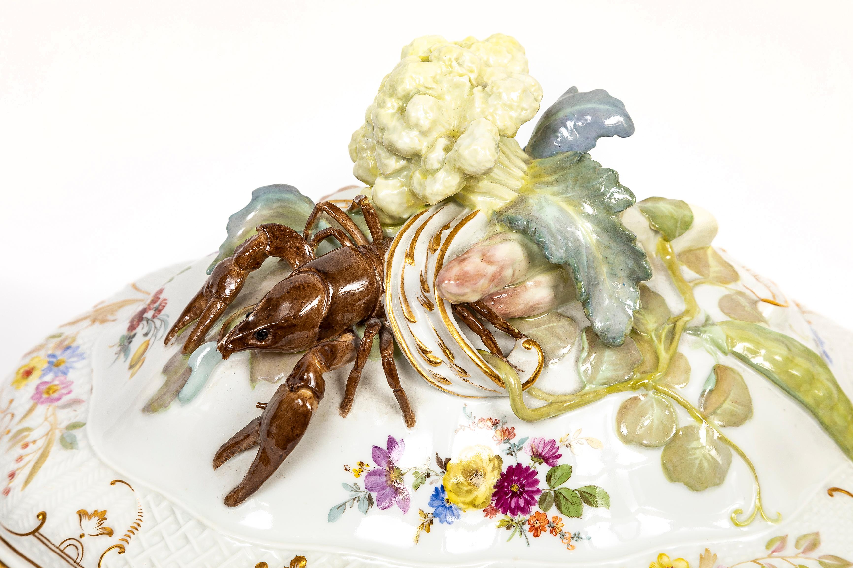 A Very Rare Meissen Porcelain Tureen and Cover with Vegetable and Lobster Top For Sale 1