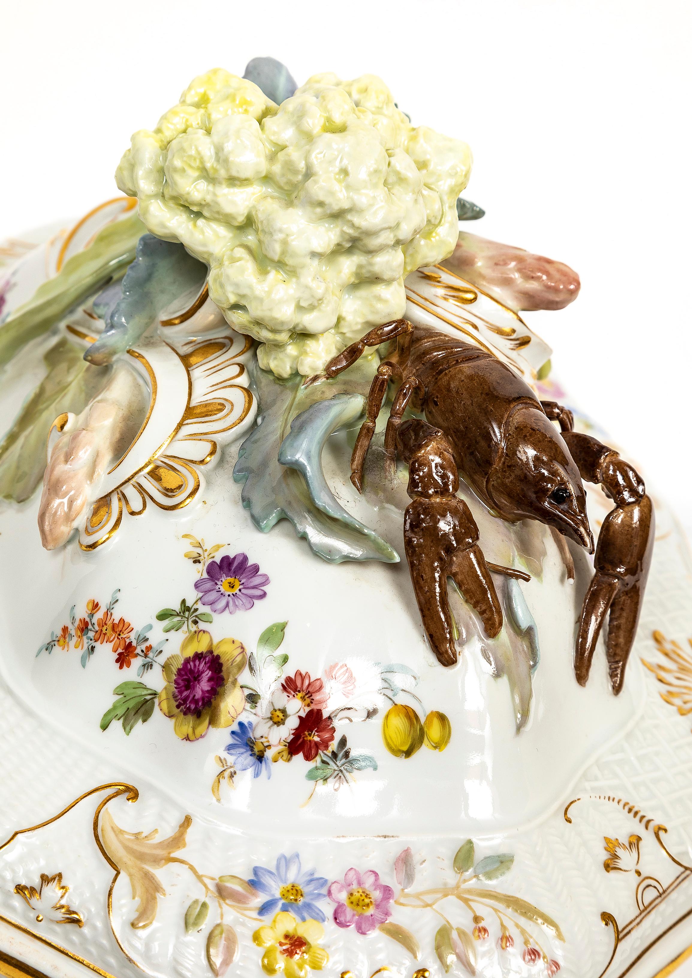 A Very Rare Meissen Porcelain Tureen and Cover with Vegetable and Lobster Top For Sale 2