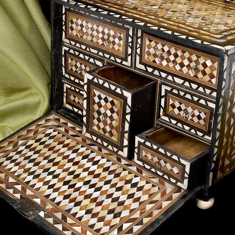 Sehr seltene osmanische Tischbox, um 1600 (Schildpatt) im Angebot