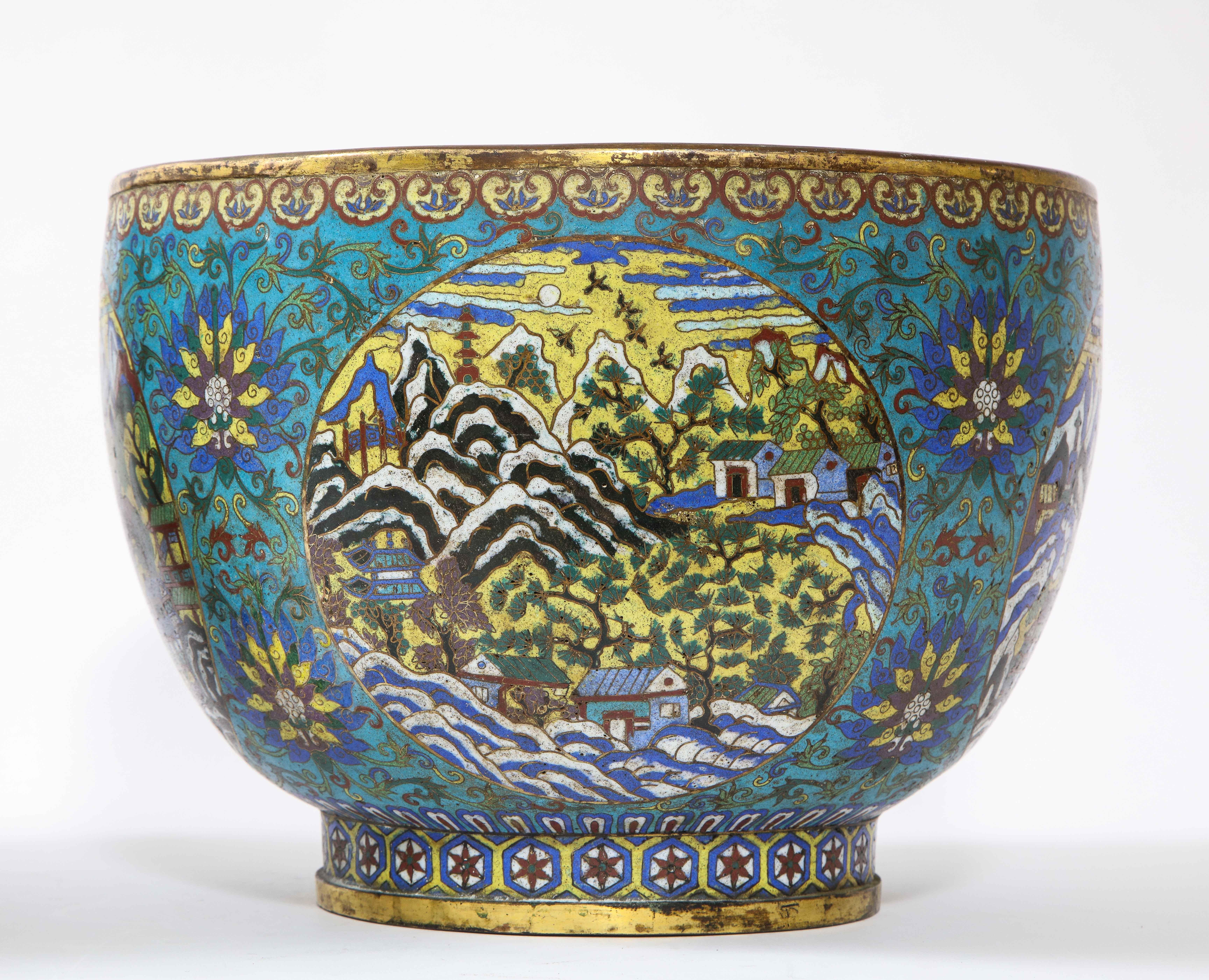 Ein sehr seltenes Paar chinesischer Cloisonné-Pflanzgefäße aus der Kangxi-Zeit mit Landschaftsszenen im Angebot 4