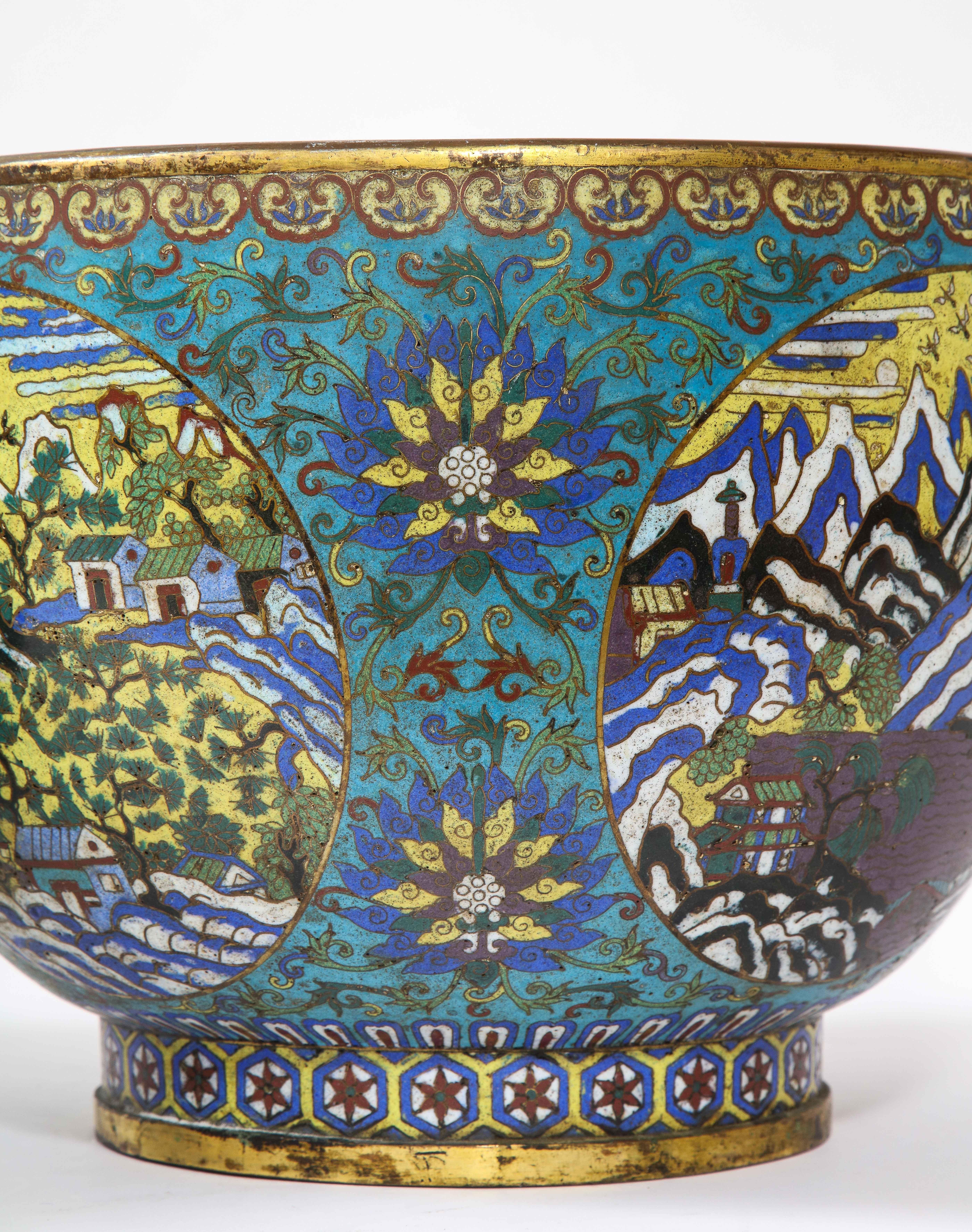 Ein sehr seltenes Paar chinesischer Cloisonné-Pflanzgefäße aus der Kangxi-Zeit mit Landschaftsszenen im Angebot 6