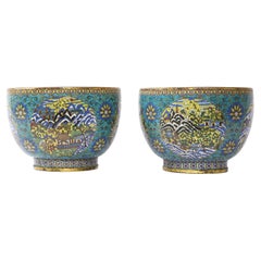 Rarísima Pareja de Maceteros Chinos de Cloisonné del Periodo Kangxi con Escena de Paisaje