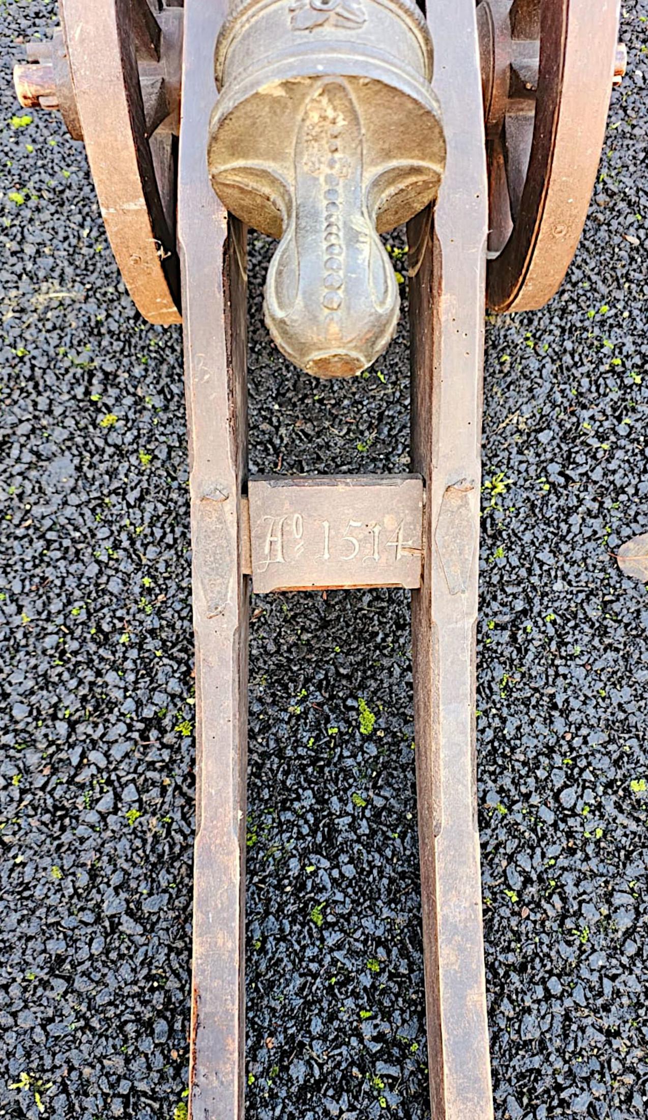 Paire très rare de canons de signal à canon en bronze du XIXe siècle sur socle en bois en vente 5