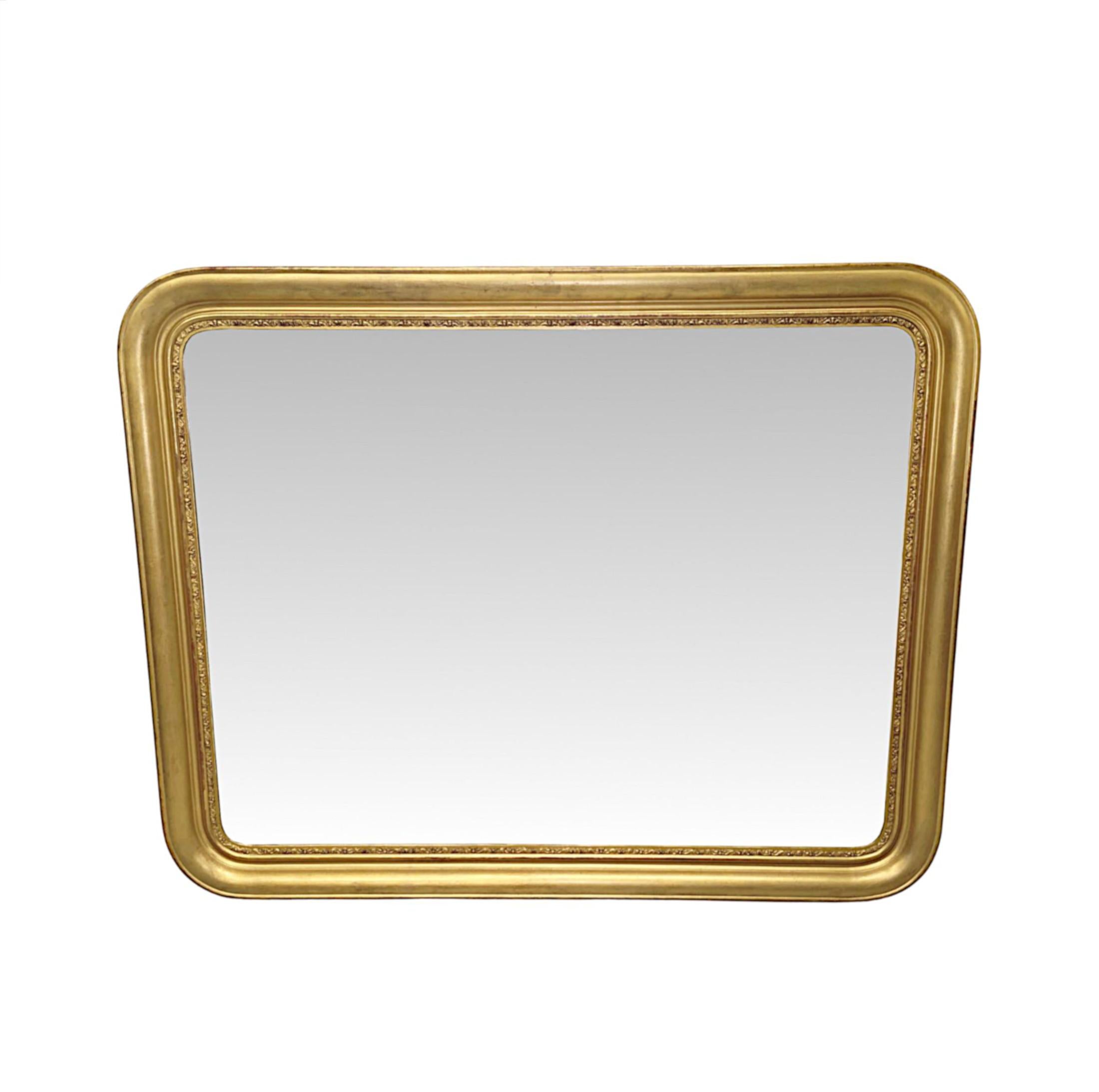 Una rarissima coppia di specchi in legno dorato del XIX secolo, elegantemente semplici e di qualità eccezionale, che possono essere appesi sia in formato orizzontale che verticale.  La lastra di vetro a specchio di forma rettangolare con angoli