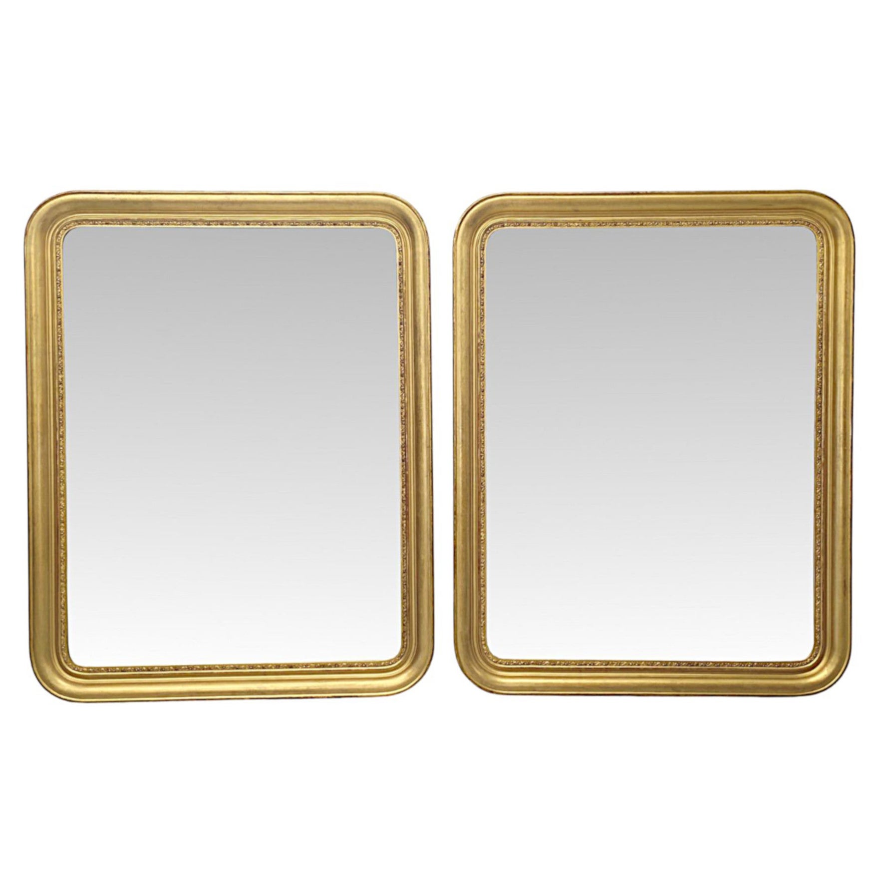 Très rare paire de miroirs en bois doré du XIXe siècle, d
une élégante simplicité