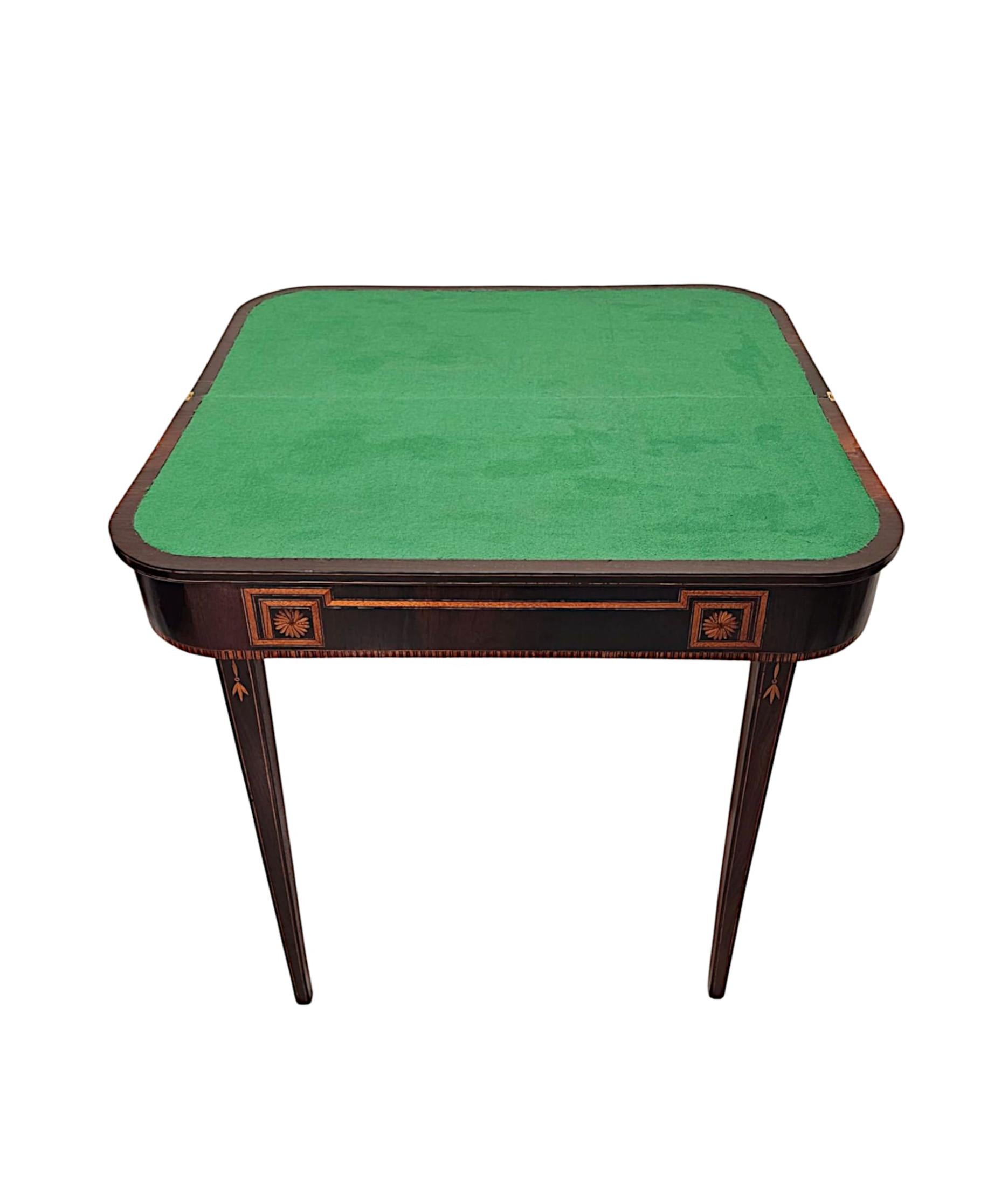 Feutrine Une paire très rare de tables à cartes incrustées de style Régence du début du 19e siècle en vente