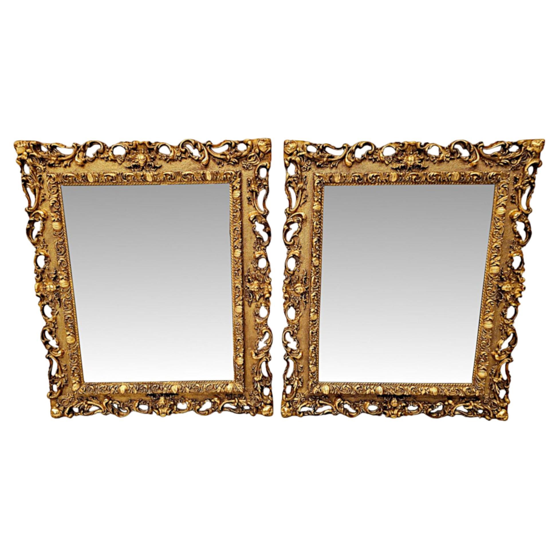 Ein sehr seltenes Paar gerahmter Spiegel aus Giltwood aus dem späten 19. im Angebot