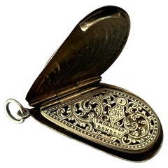 A very rare Victorian novelty silver mussel shell vinaigrette