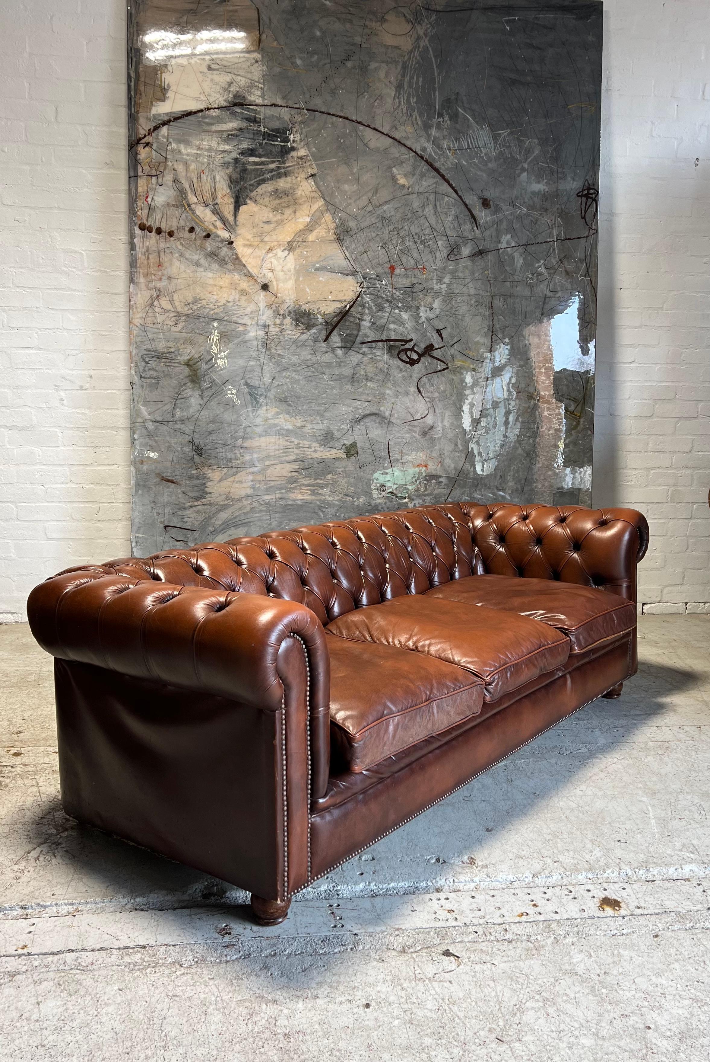 A Very Smart Mid-Late 20thC Leather Chesterfield Sofa  In Good Condition In London, GB
