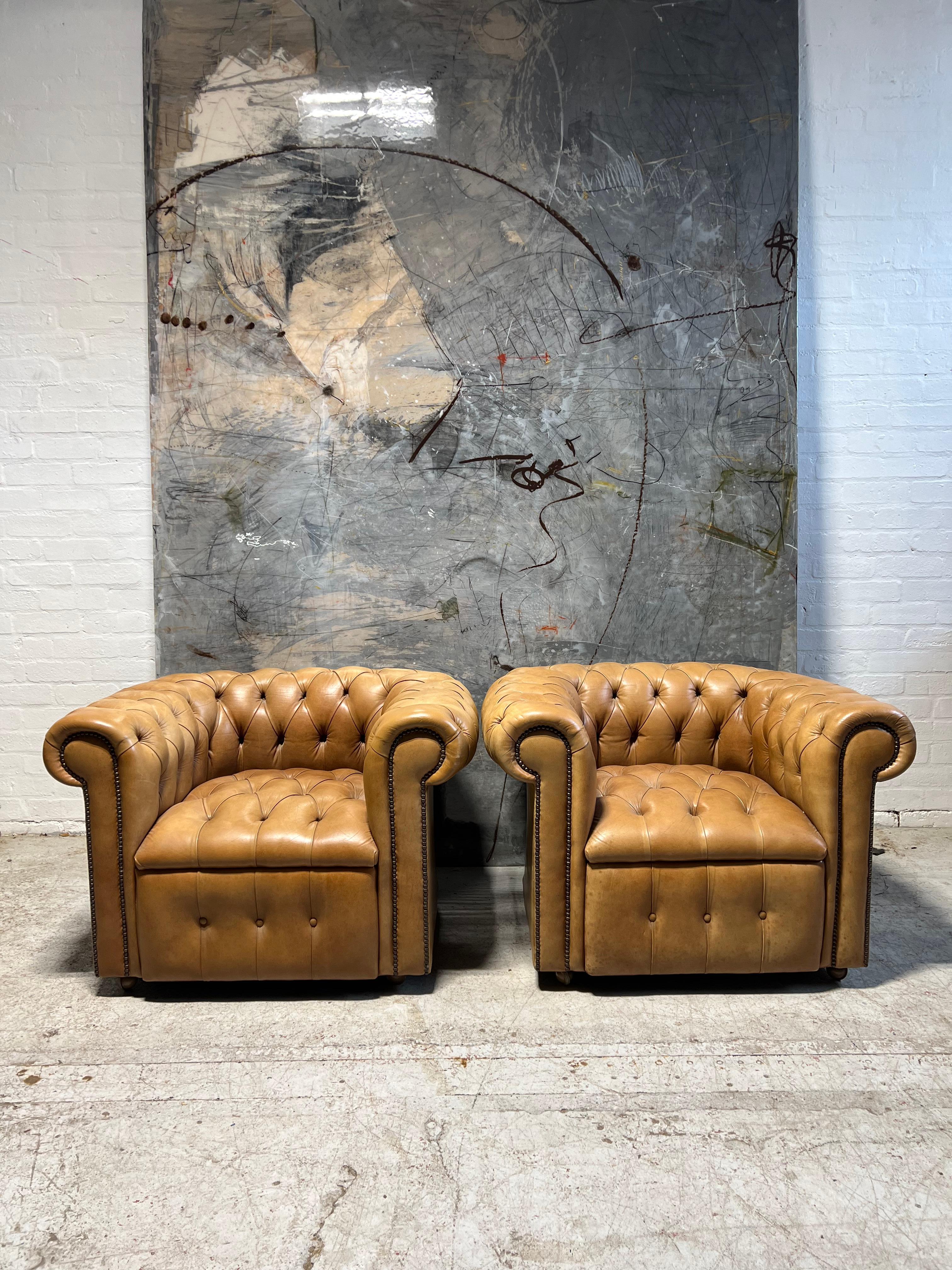English A Very Smart & Neat Pair of Mid-Late 20thC Leather Chesterfield Club Chairs For Sale