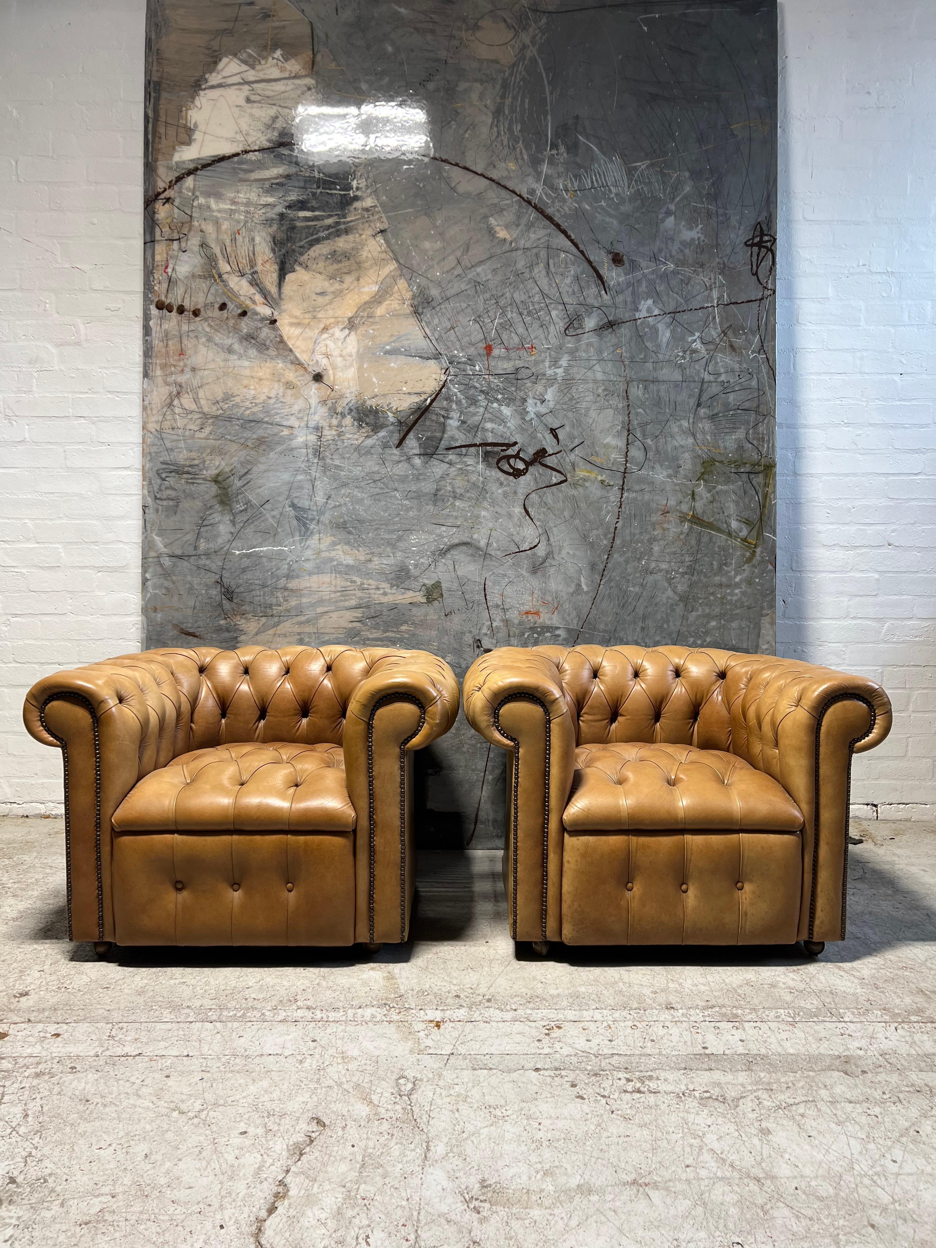 A Very Smart & Neat Pair of Mid-Late 20thC Leather Chesterfield Club Chairs In Good Condition For Sale In London, GB