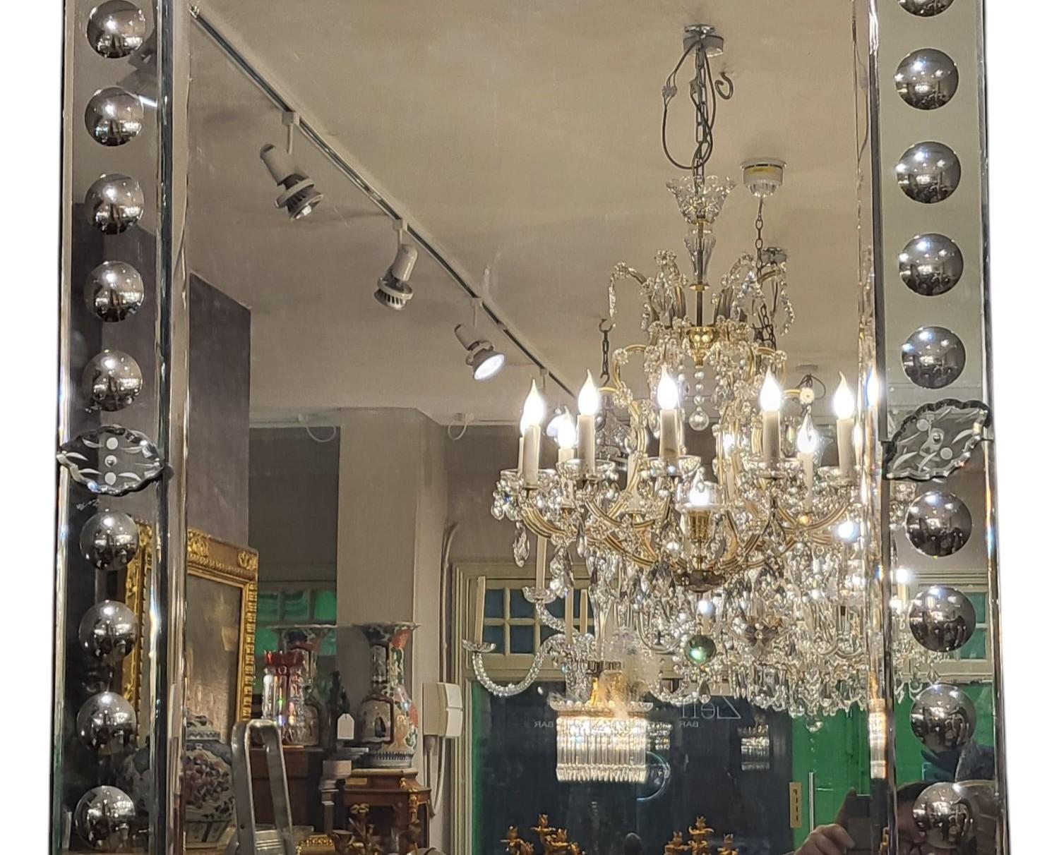 Art déco Un très saisissant miroir de style déco en vente