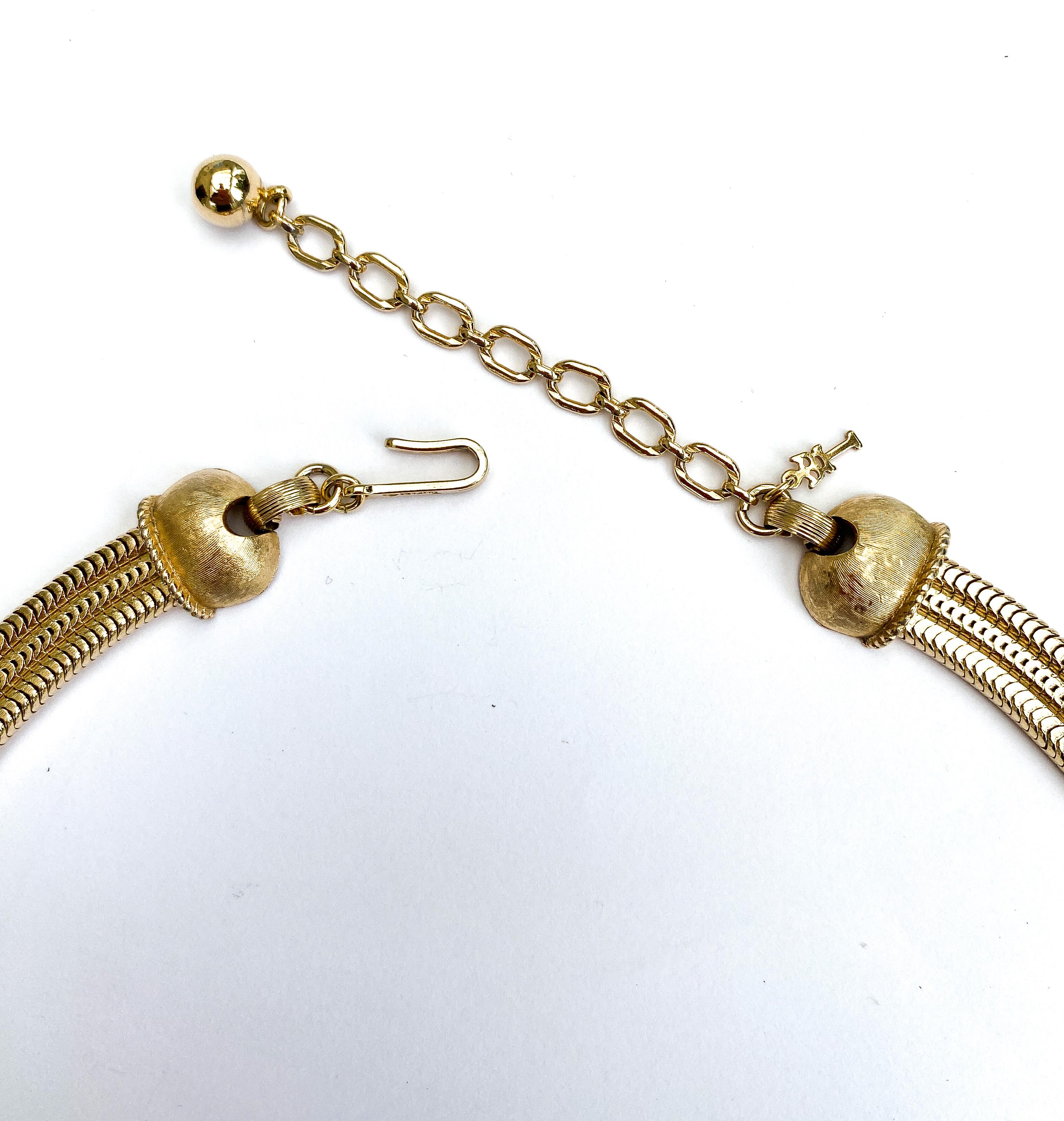Eine sehr elegante Halskette aus vergoldetem Metall mit Quaste, Trifari, 1960er Jahre, USA. im Angebot 5