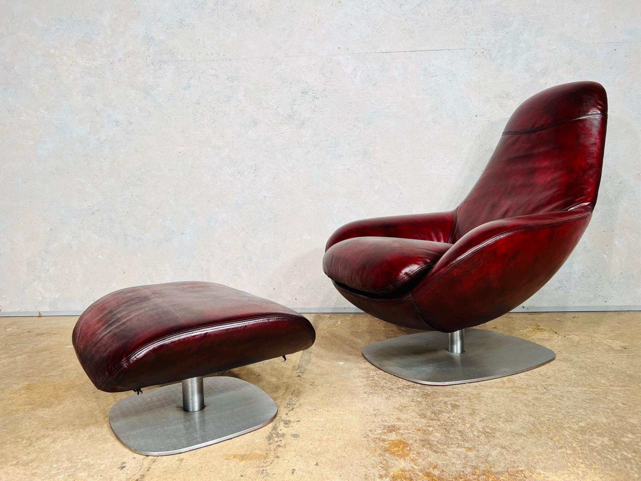 A Very Stylish Vintage deep red leather swivel chair with stool, High quality leather with a fantastic Deep Red colour.
Beautiful patina and finish. The Chair is heavily built and is very comfortable to sit in.

In great