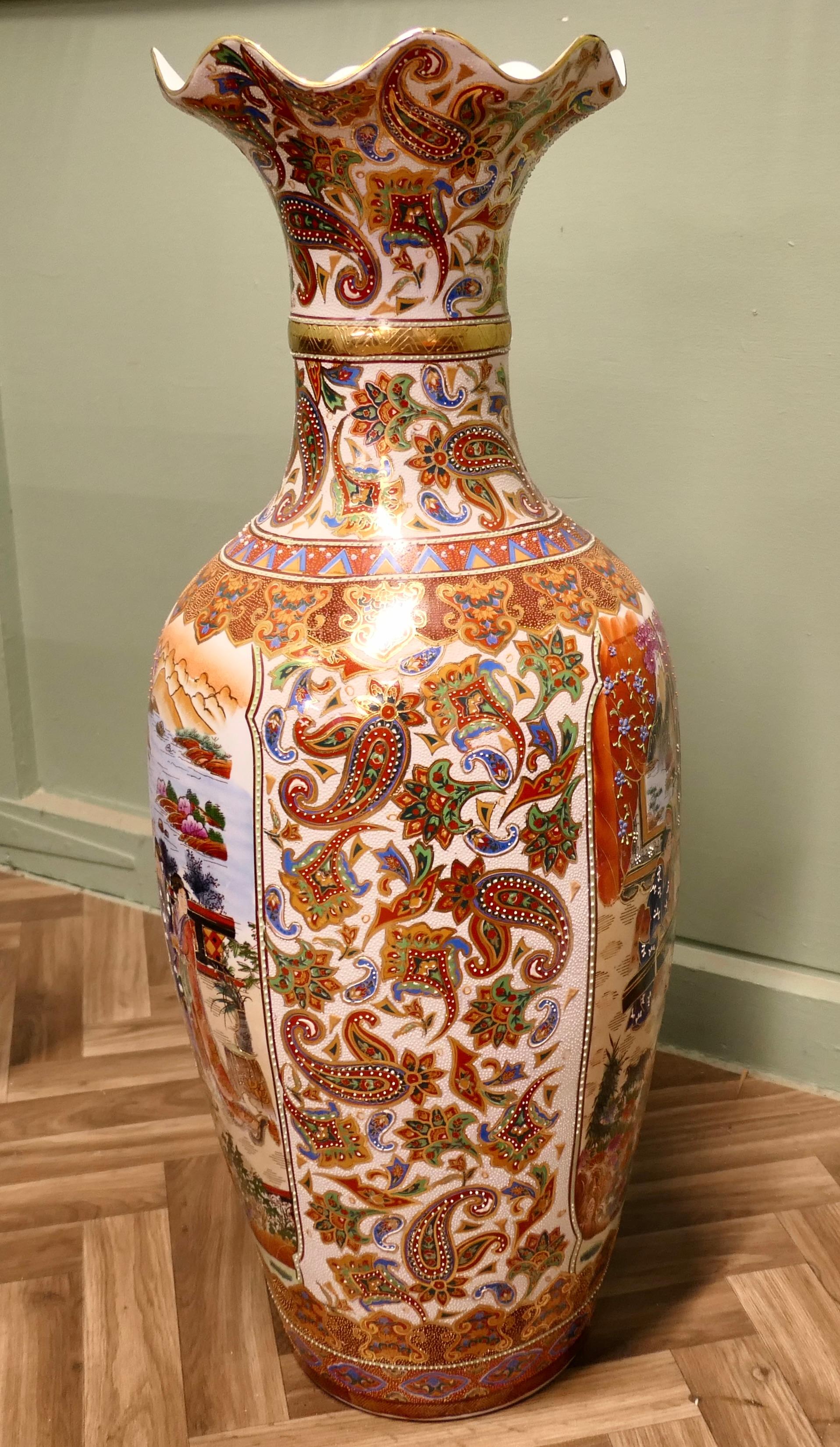 Eine sehr große orientalische Satsuma-Keramikvase 

Dies ist eine hervorragende Aussage Stück, ist die Vase 3ft 6 