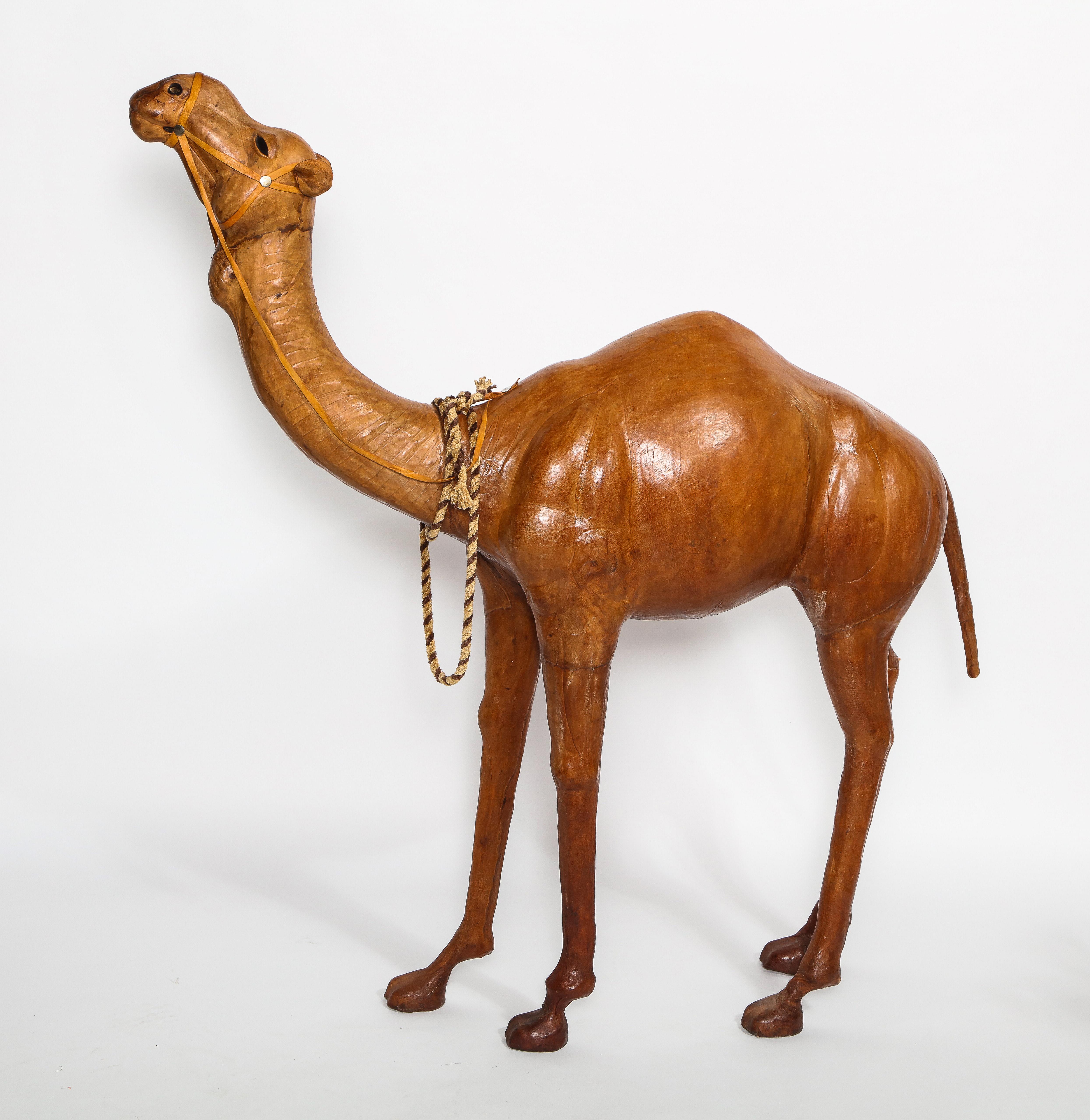 Pressé Modèle français très inhabituel de camel des années 1940, en cuir brun clair en vente