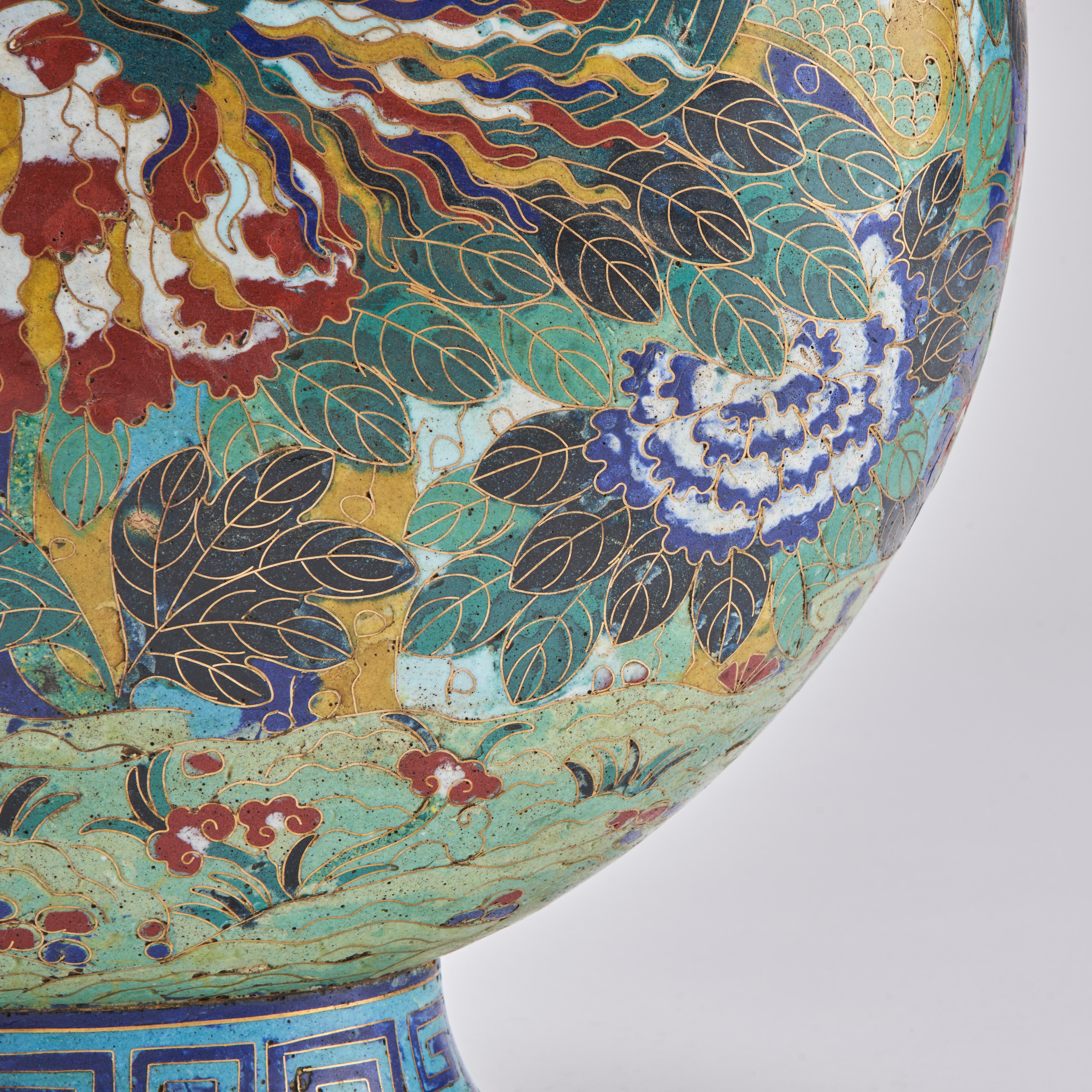 A vibrant, 19th Century Chinese Cloisonne Baoyueping (Moon flask)  For Sale 6