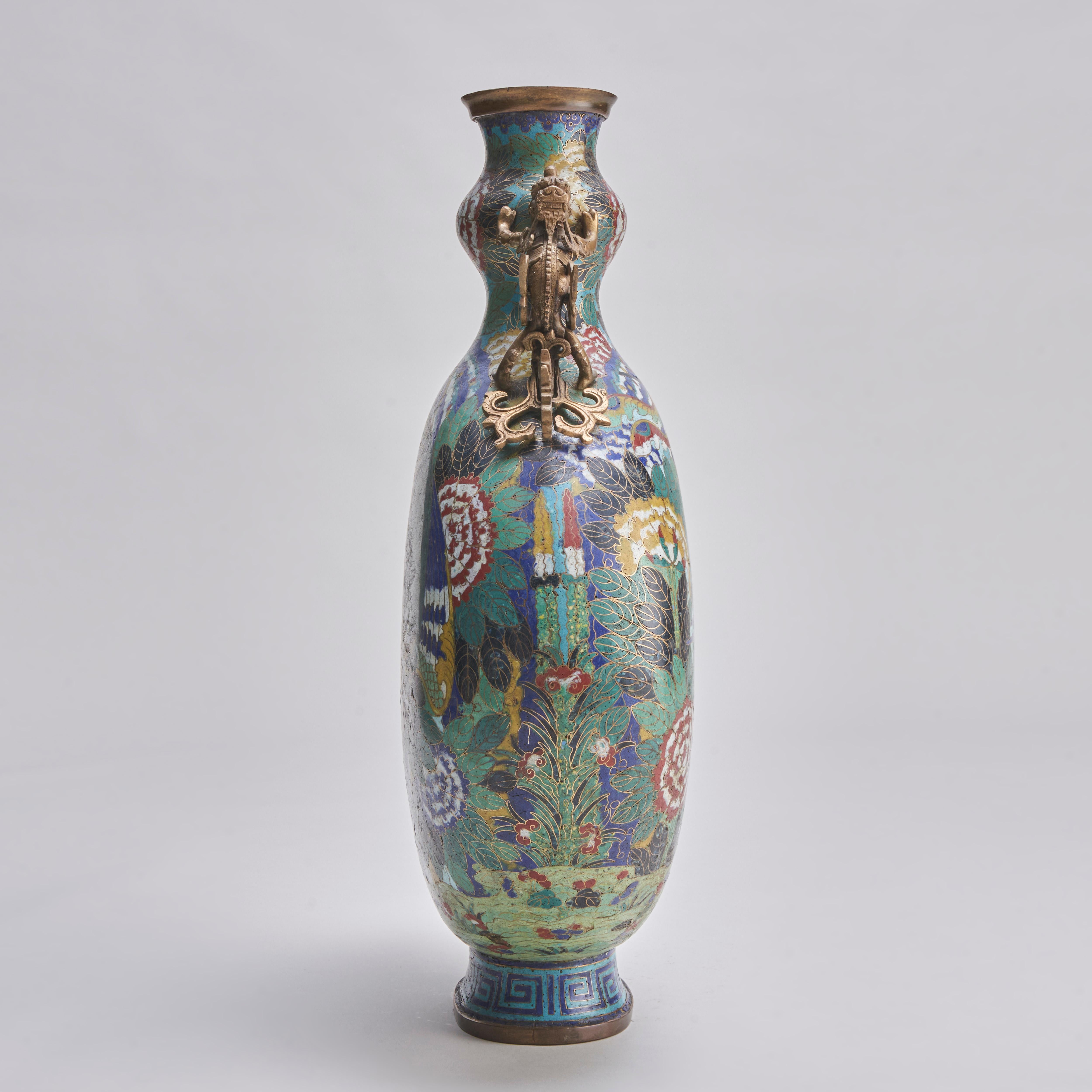 A vibrant, 19th Century Chinese Cloisonne Baoyueping (Moon flask)  For Sale 2