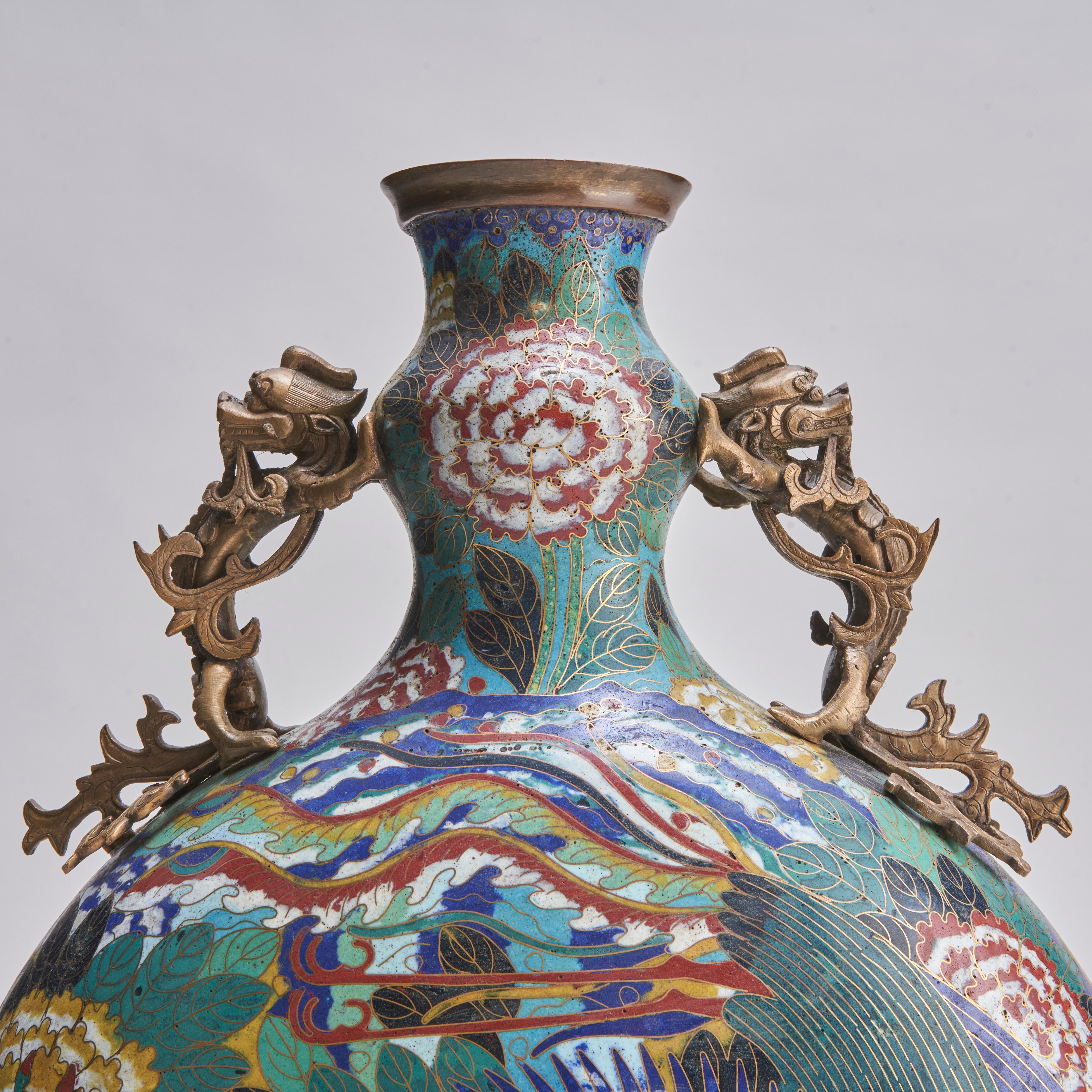 A vibrant, 19th Century Chinese Cloisonne Baoyueping (Moon flask)  For Sale 4