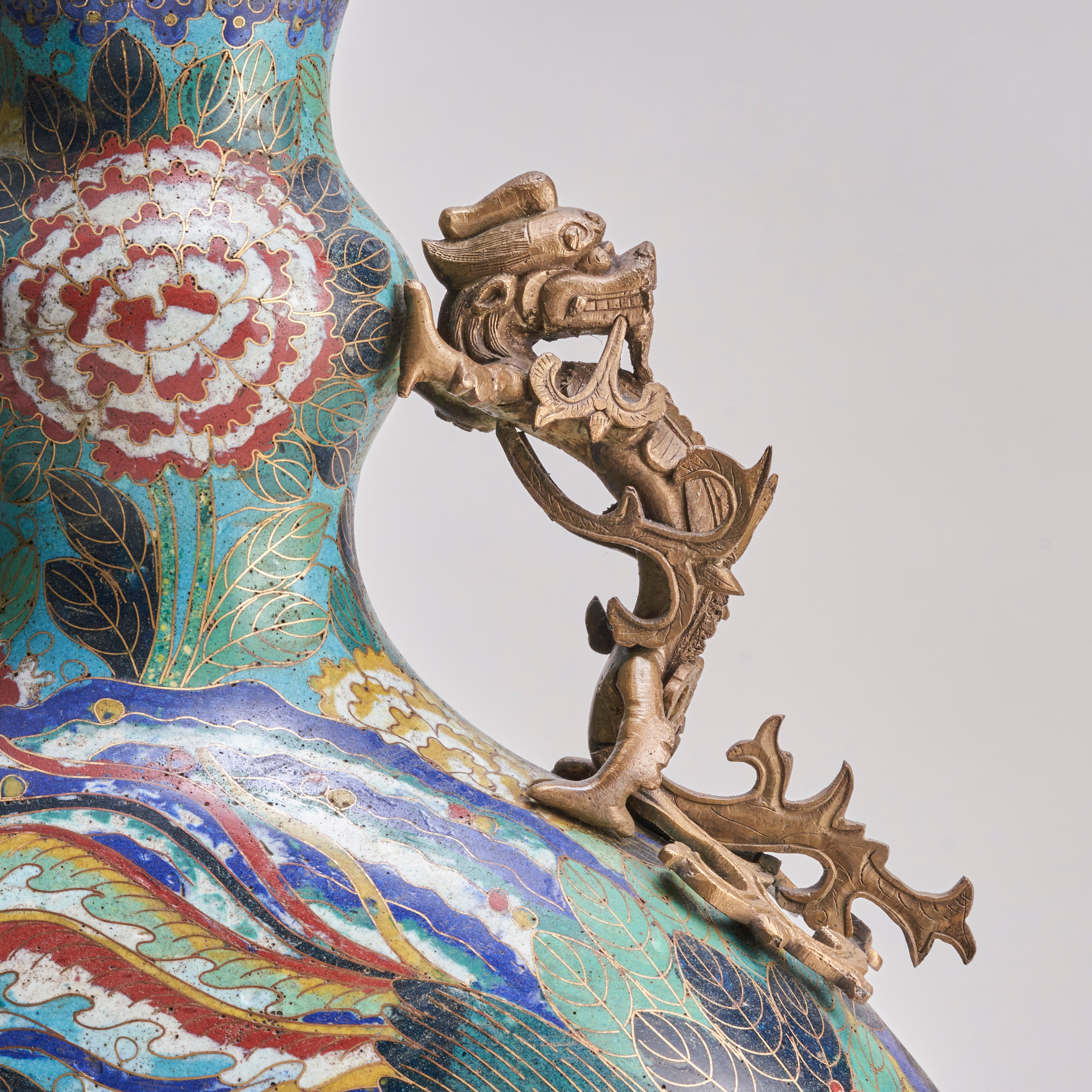 A vibrant, 19th Century Chinese Cloisonne Baoyueping (Moon flask)  For Sale 5