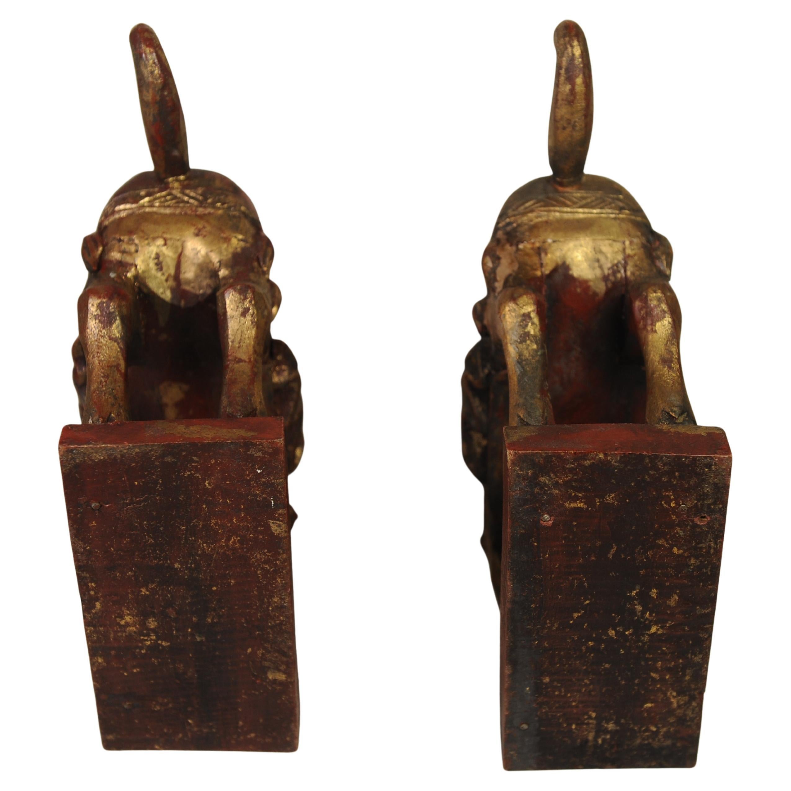 Paire de chevaux chinois peints et sculptés à la main de style Tang Dynasty en vente 4