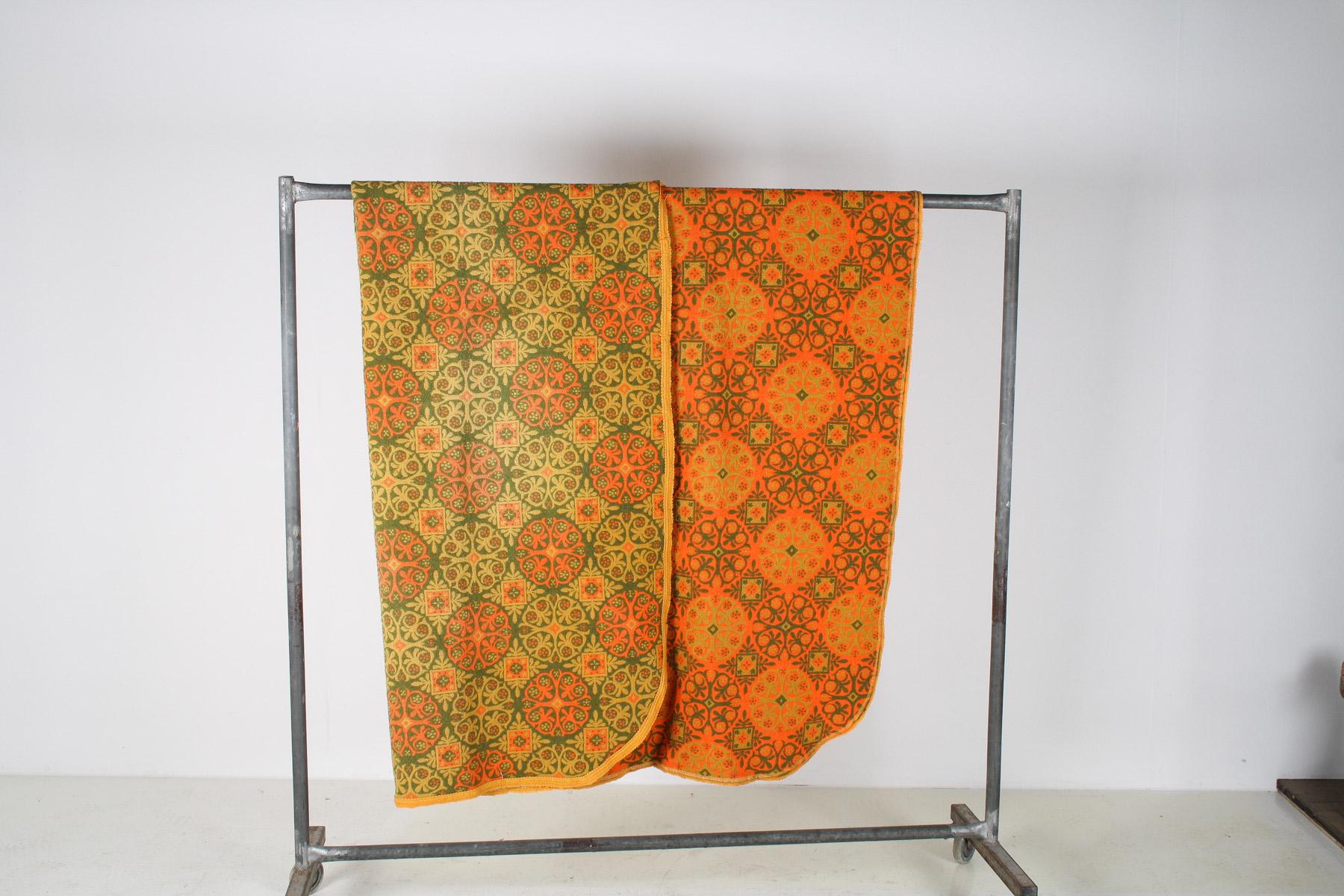 Couverture en laine bohème vibrante des années 1960, orange escarpin en vente 3