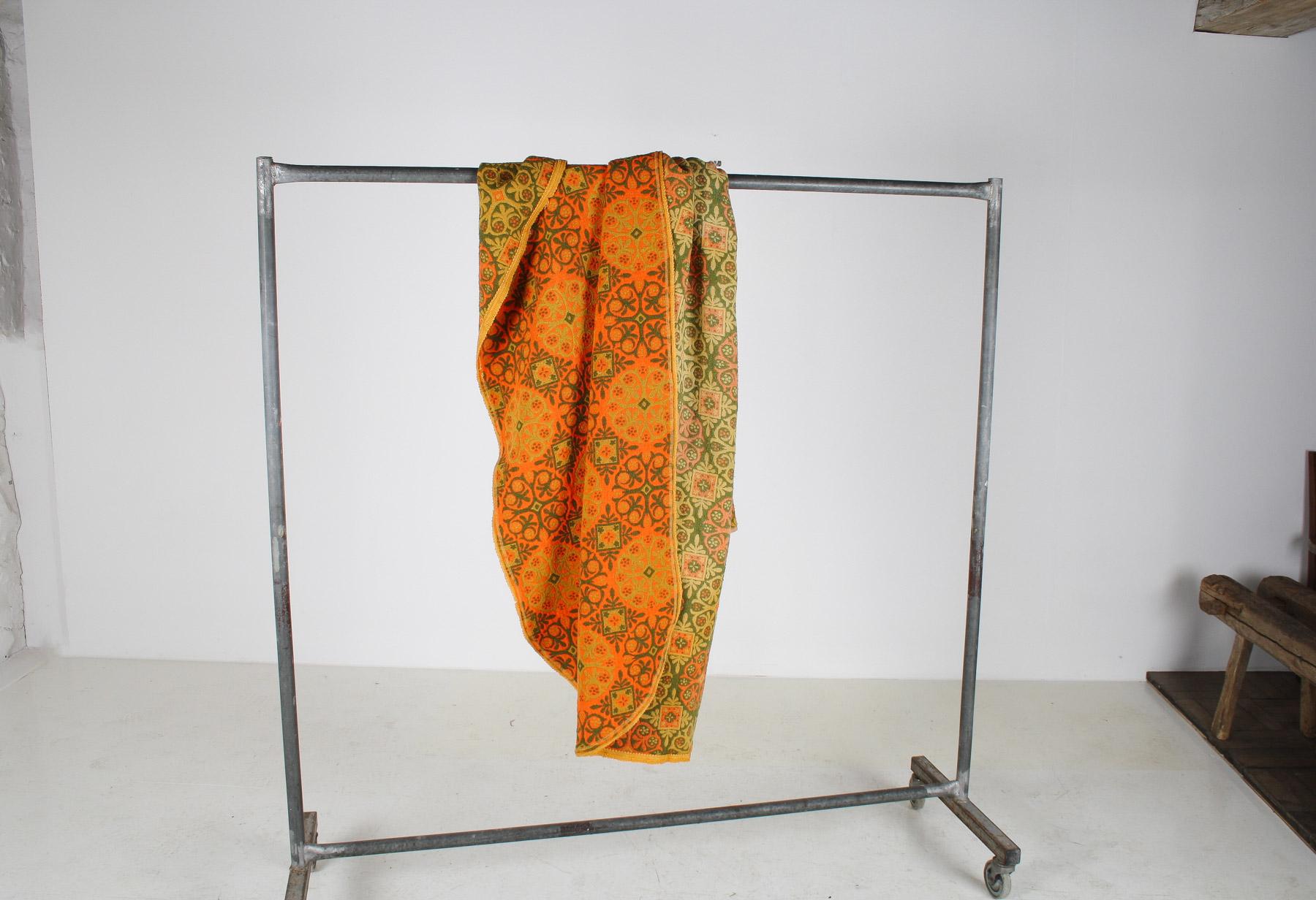Couverture en laine bohème vibrante des années 1960, orange escarpin en vente 4