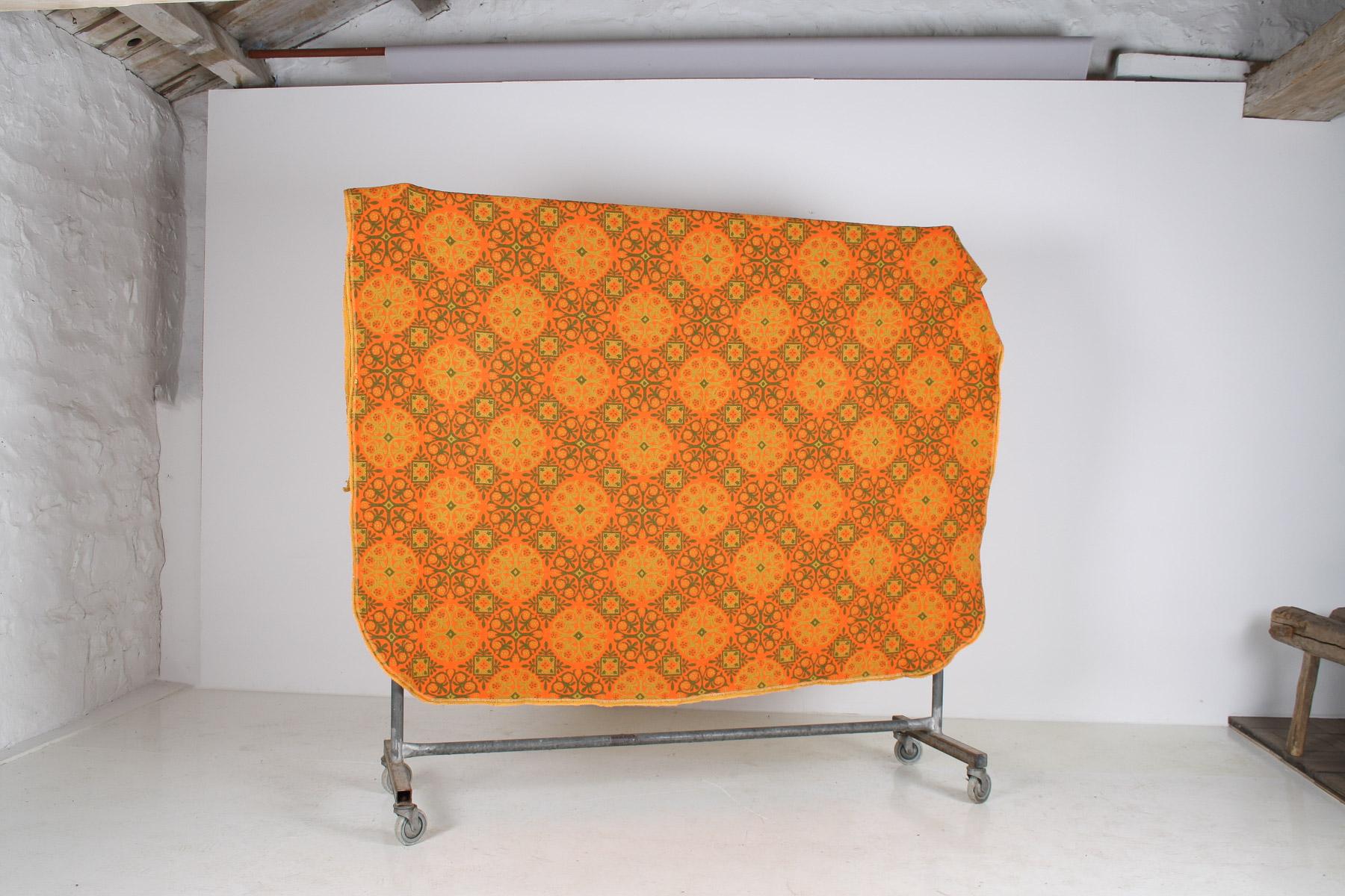 20ième siècle Couverture en laine bohème vibrante des années 1960, orange escarpin en vente