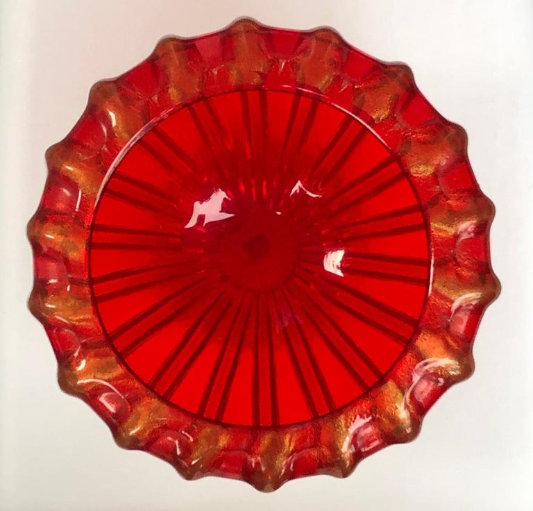 Hand-Crafted Vibrantly-Colored Murano 1950s Red Gold-Aventurine Lobed Bowl For Sale