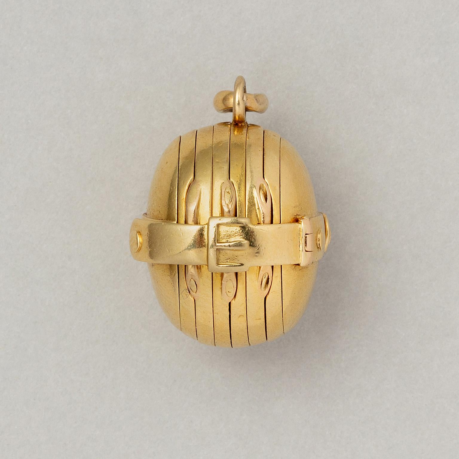 A Victorian 18 carat Gold Multi Locket Pendant In Good Condition In Amsterdam, NL