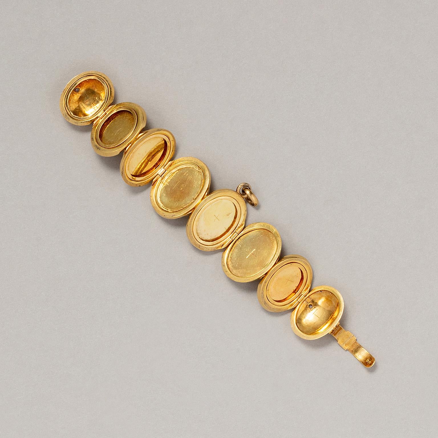 A Victorian 18 carat Gold Multi Locket Pendant 1
