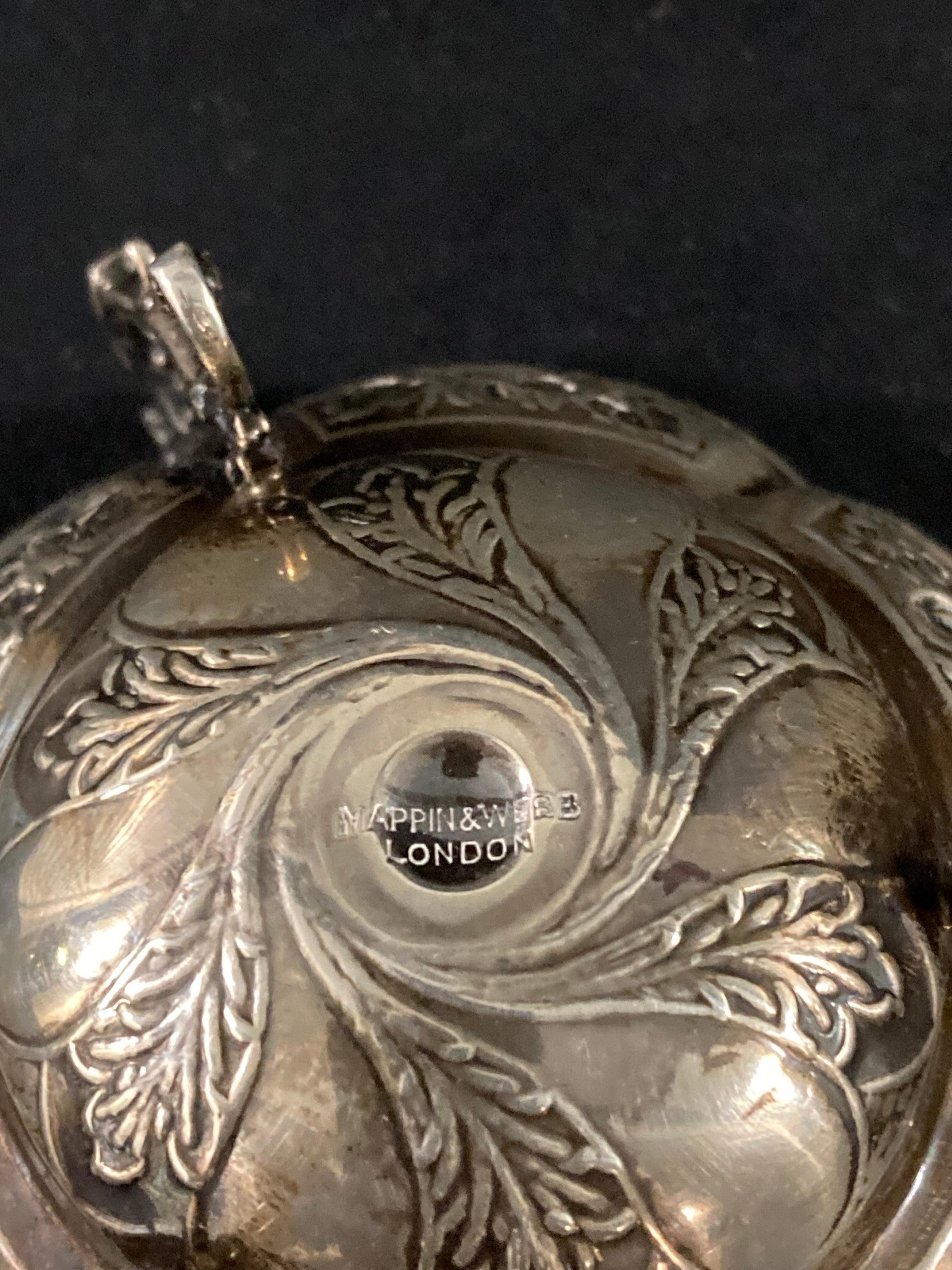 Silver A Victorian 1898 hallmarked sterling silver footed dish by Mappin & Webb London For Sale